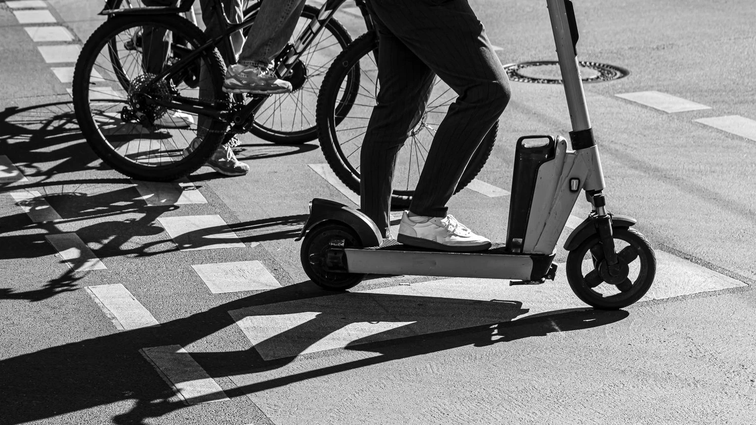 ÖAMTC-Studie: E-Scooter-Fahrer:innen unterschätzen Risiko durch Müdigkeit