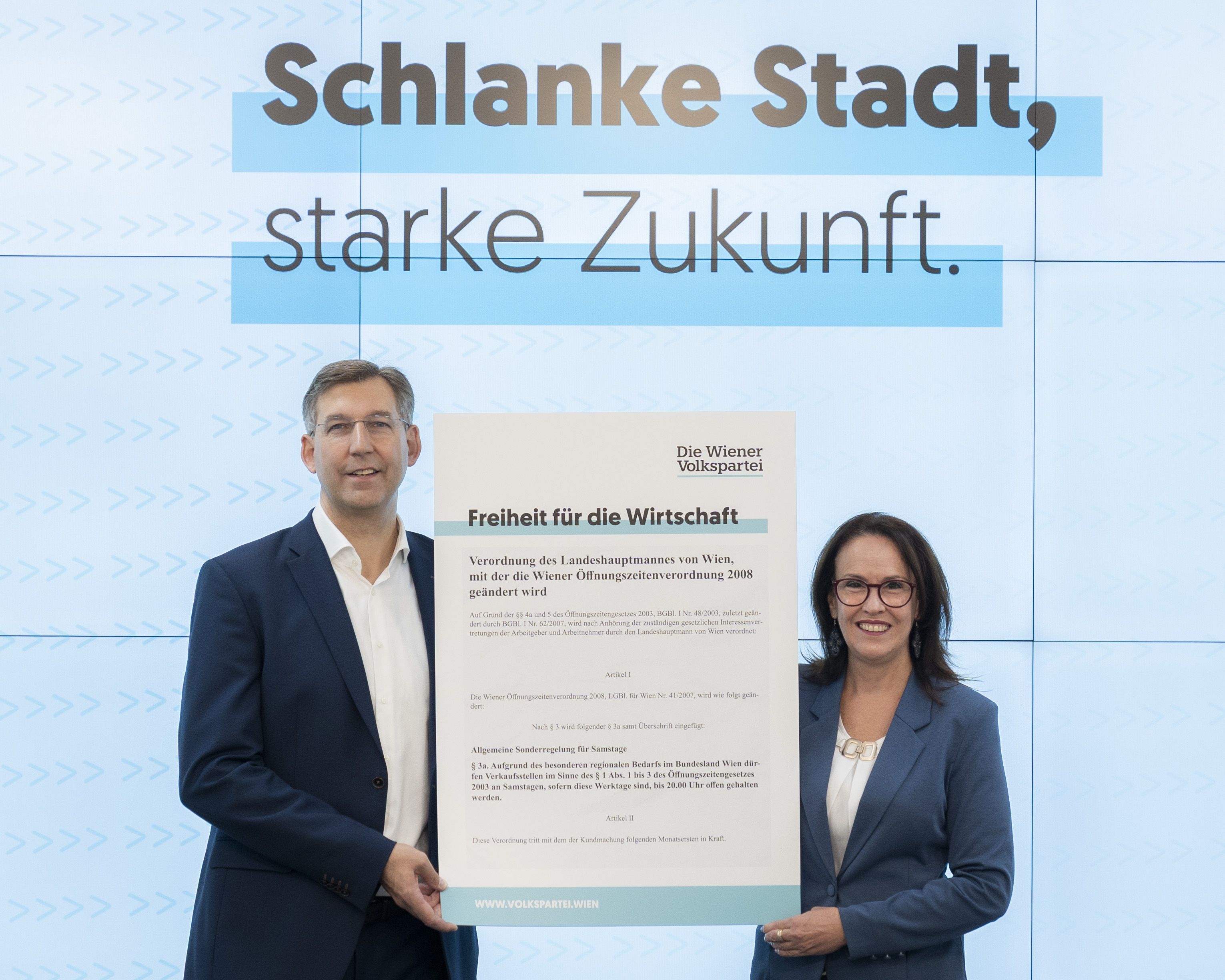 Bezirksvorsteher und VP-Chef Markus Figl (VP) mit Gemeinderätin Kasia Greco.