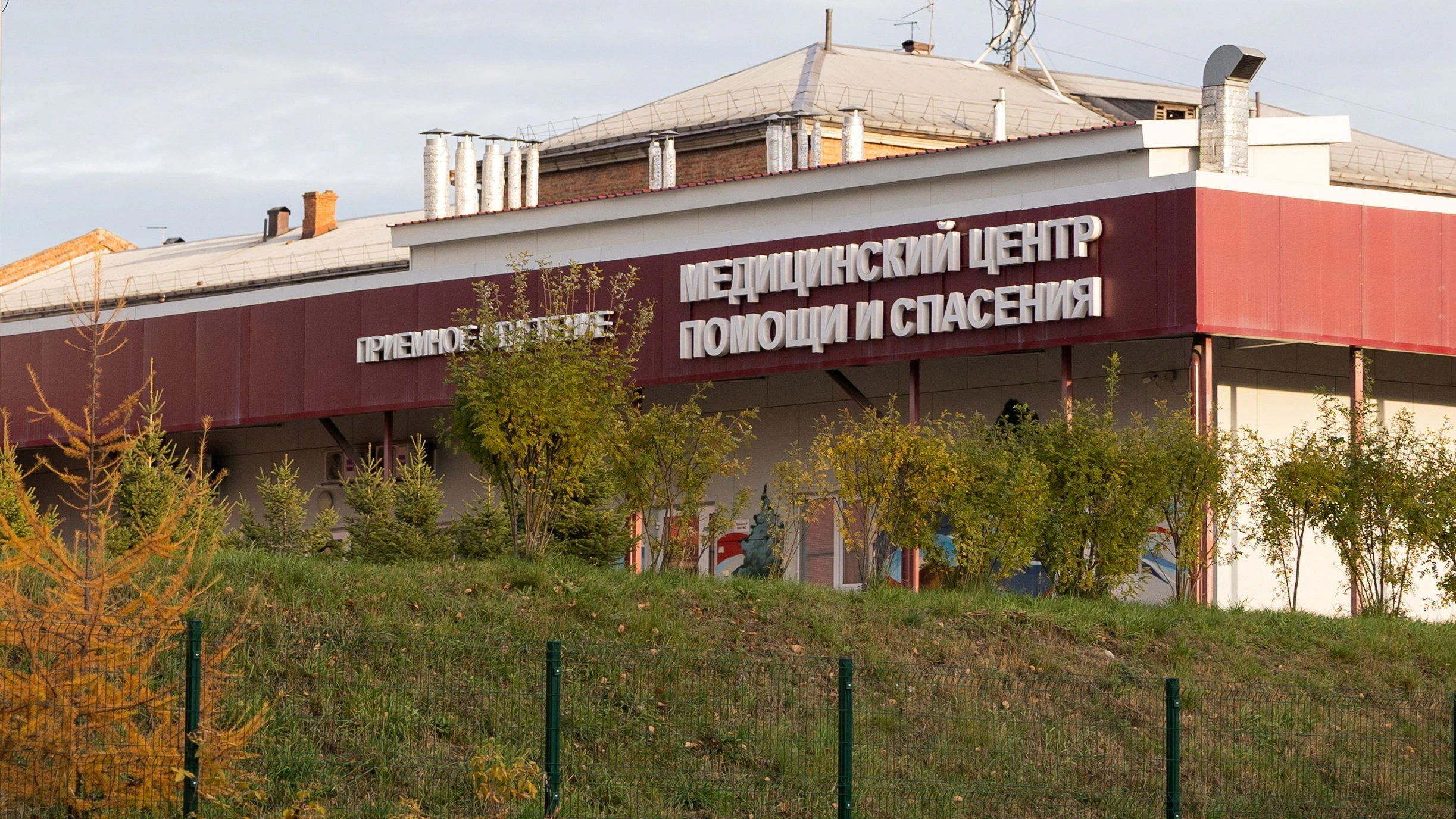 Ansicht des Zentrums für medizinische Hilfe und Rettung – eines Krankenhauses für Infektionskrankheiten – in der Stadt Schelechow in der Region Irkutsk.