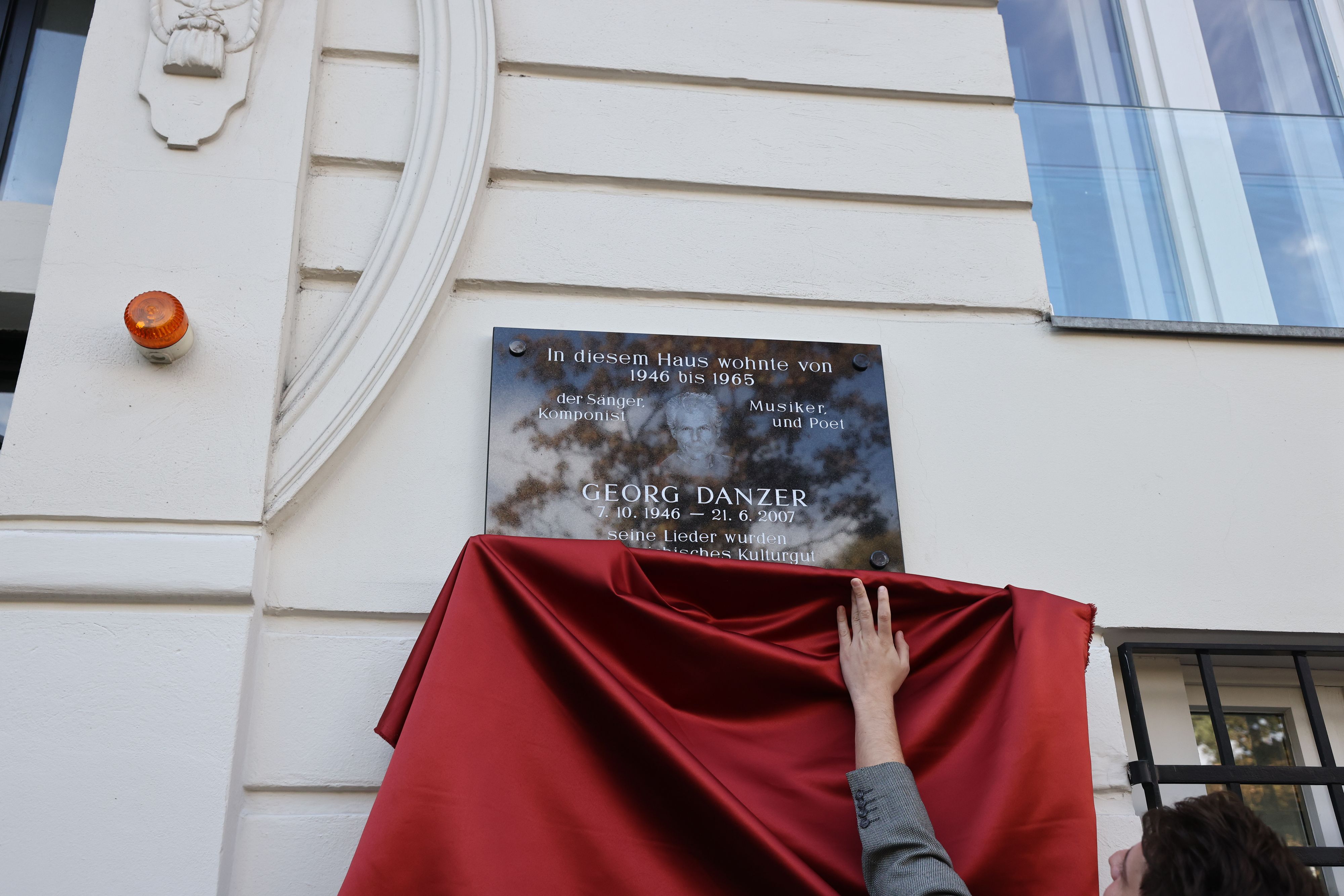 Die Enthüllung der Gedenktafel für Georg Danzer