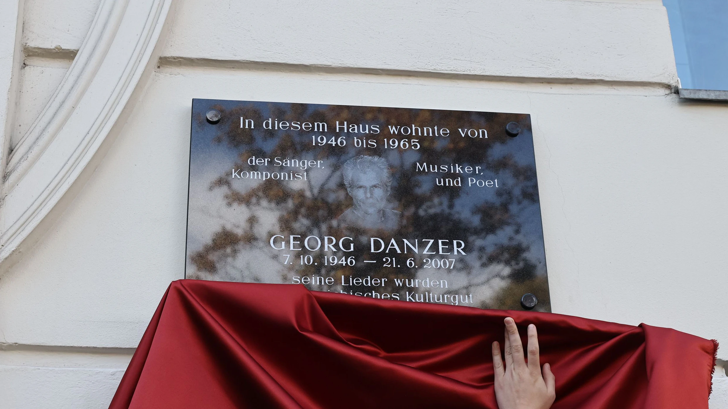 Die Enthüllung der Gedenktafel für Georg Danzer