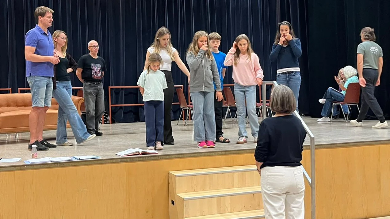Einige der jungen Darsteller, die dort die Trapp-Kinder spielen, besuchen heute selbst das Gymnasium Klosterneuburg.