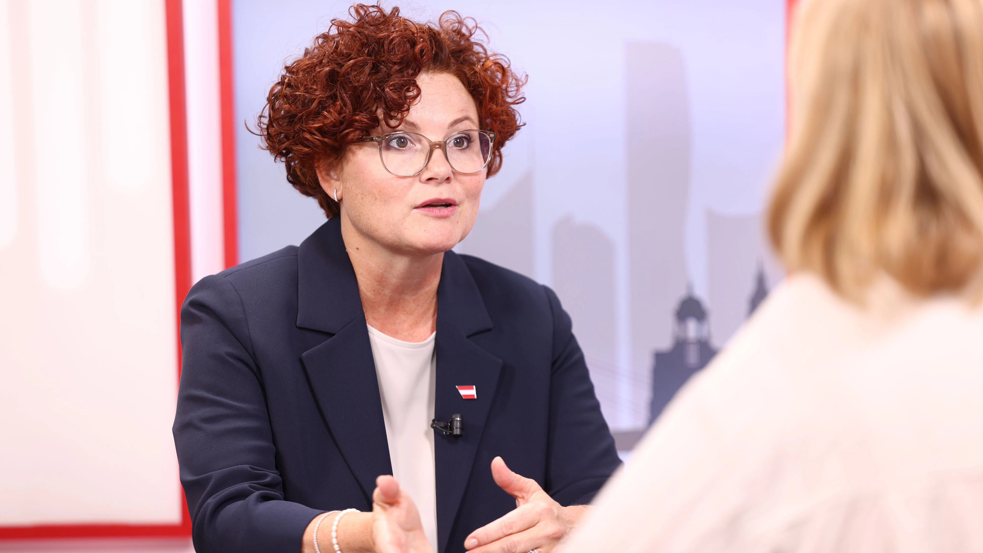 "Die Möglichkeit, seinen selbst produzierten Strom mit anderen zu teilen, haben wir seit 1. Oktober vereinfacht", sagt Elisabeth Zehetner.