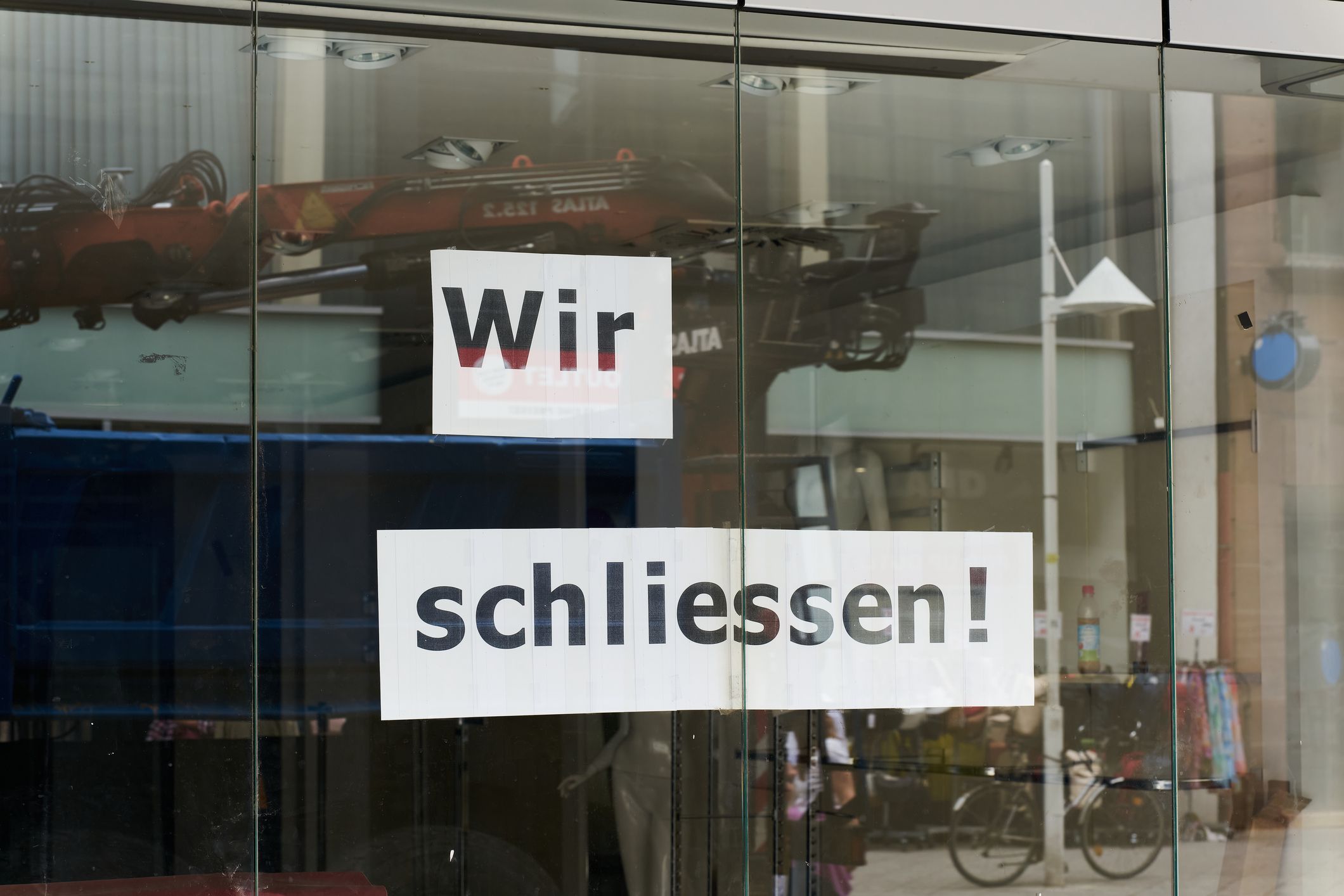 Die Welle an Firmenpleiten hat ein Loch in den Insolvenz-Entgelt-Fonds gerissen.