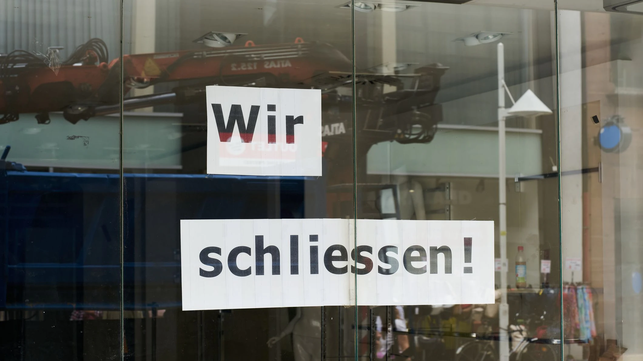 Die Welle an Firmenpleiten hat ein Loch in den Insolvenz-Entgelt-Fonds gerissen.