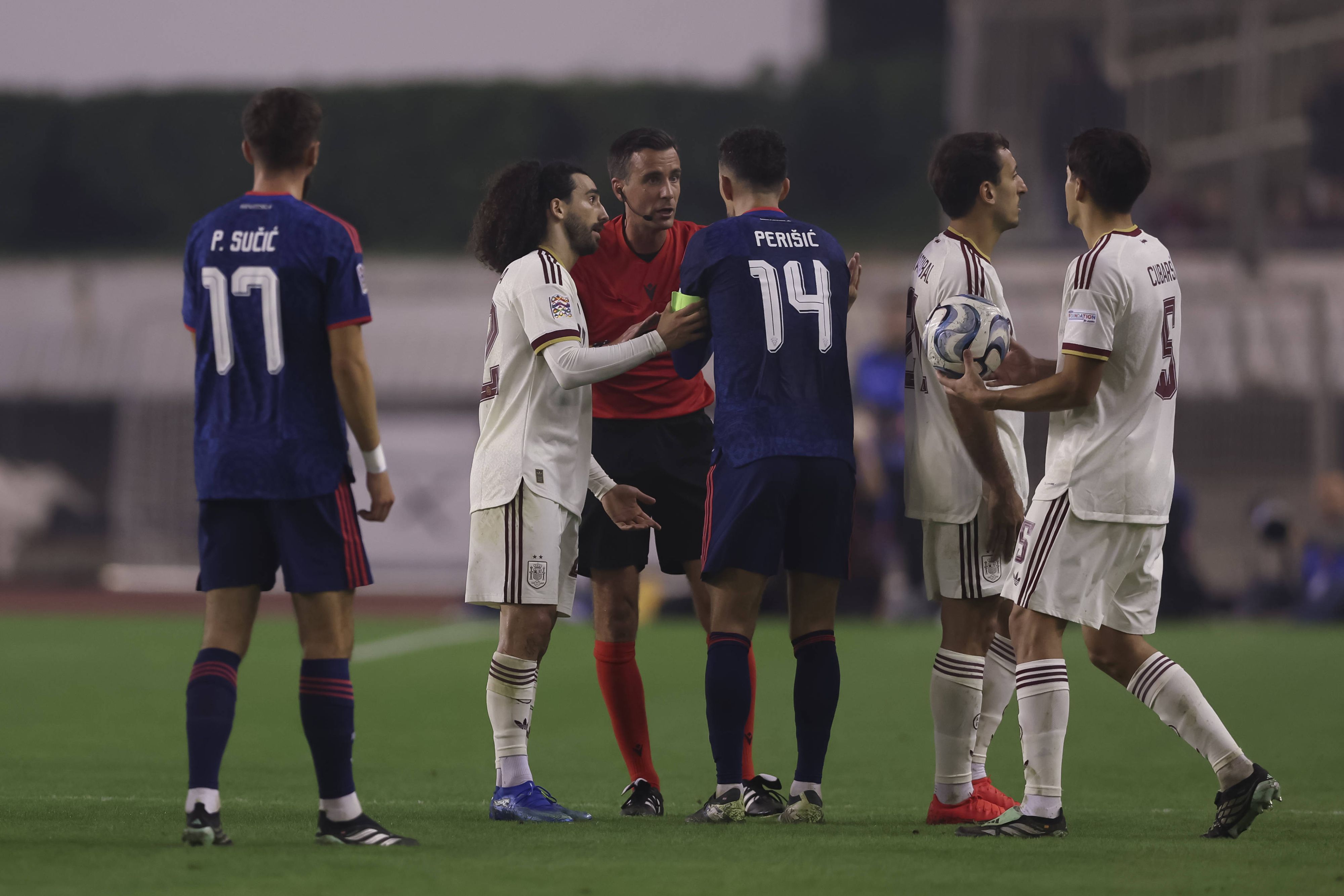 Marc Cucurella gegen Ivan Perisic. 