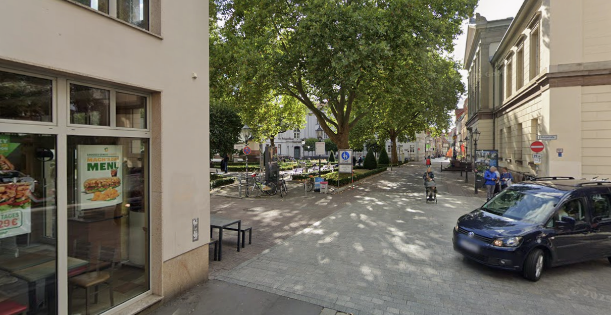 Der Vorfall ereignete sich vor einem Schnellrestaurant auf dem Wilhelmsplatz in Göttingen