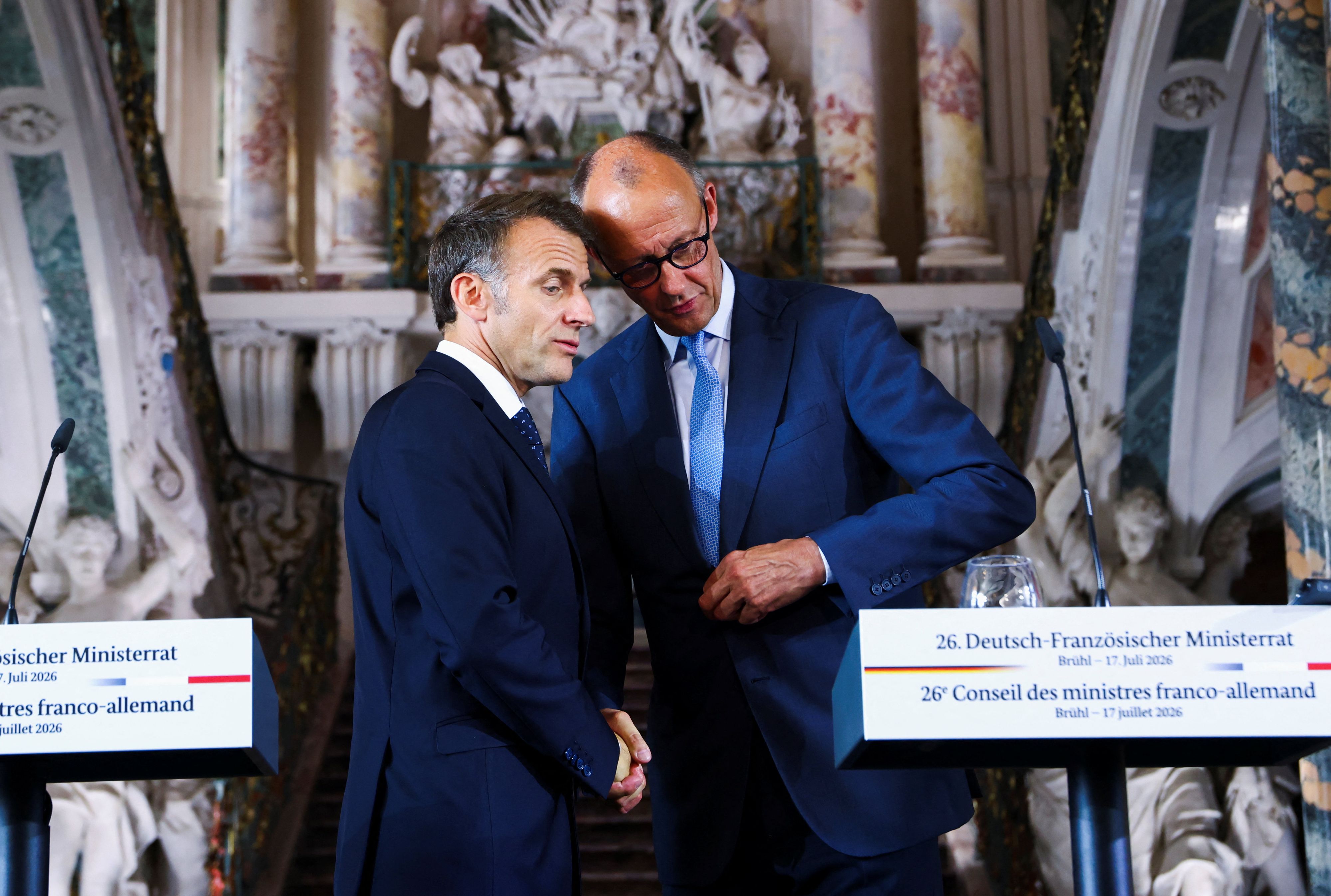 Deutsch-französisches Gemauschel: Emmanuel Macron und Friedrich Merz wollen EU-Pläne für Verbrenner-Aus weiter entschärfen.