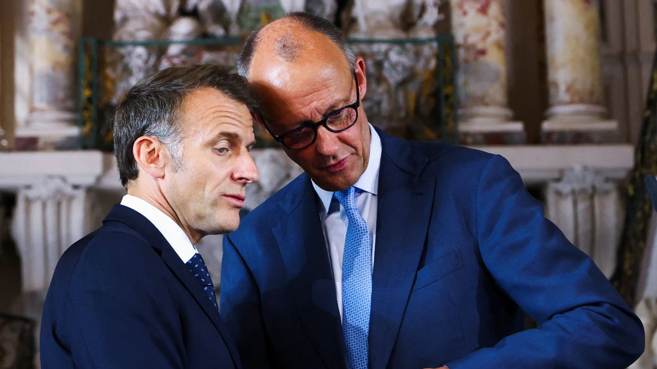 Deutsch-französisches Gemauschel: Emmanuel Macron und Friedrich Merz wollen EU-Pläne für Verbrenner-Aus weiter entschärfen.