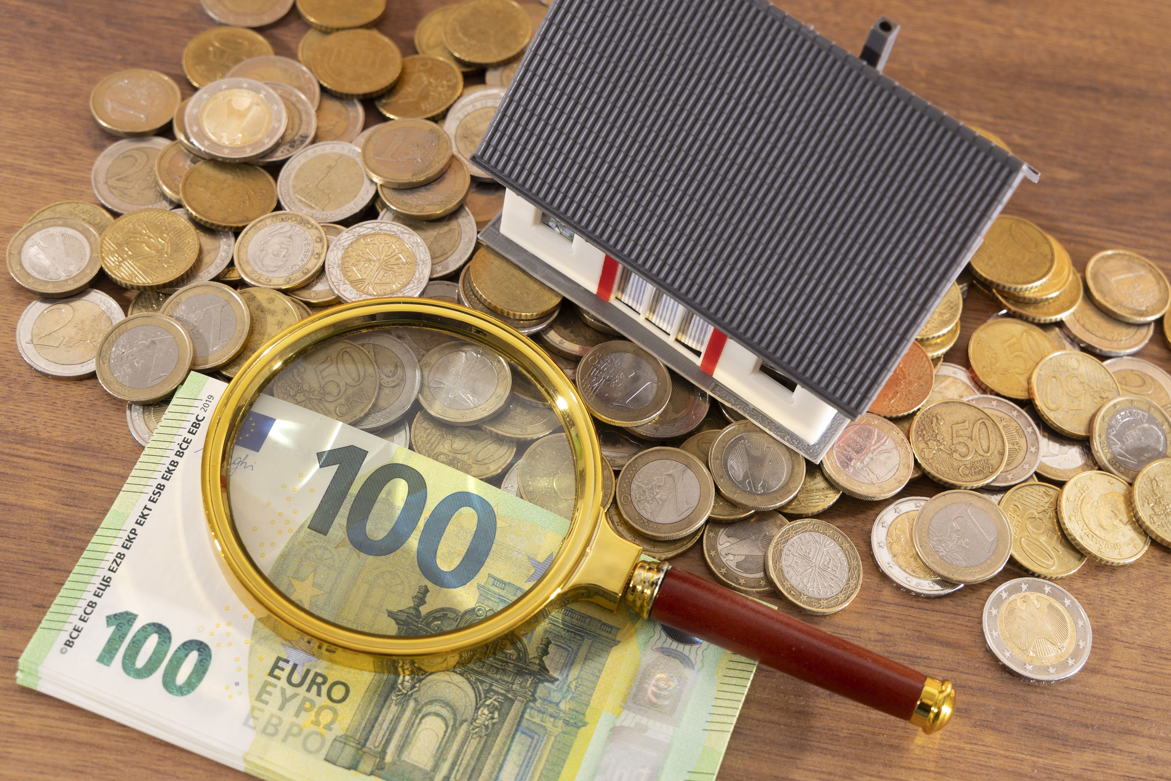In Österreich zahlt man aktuell für eine typische Wohnung im Schnitt zwischen 165.000 (Burgenland) 351.000 Euro (Vorarlberg).