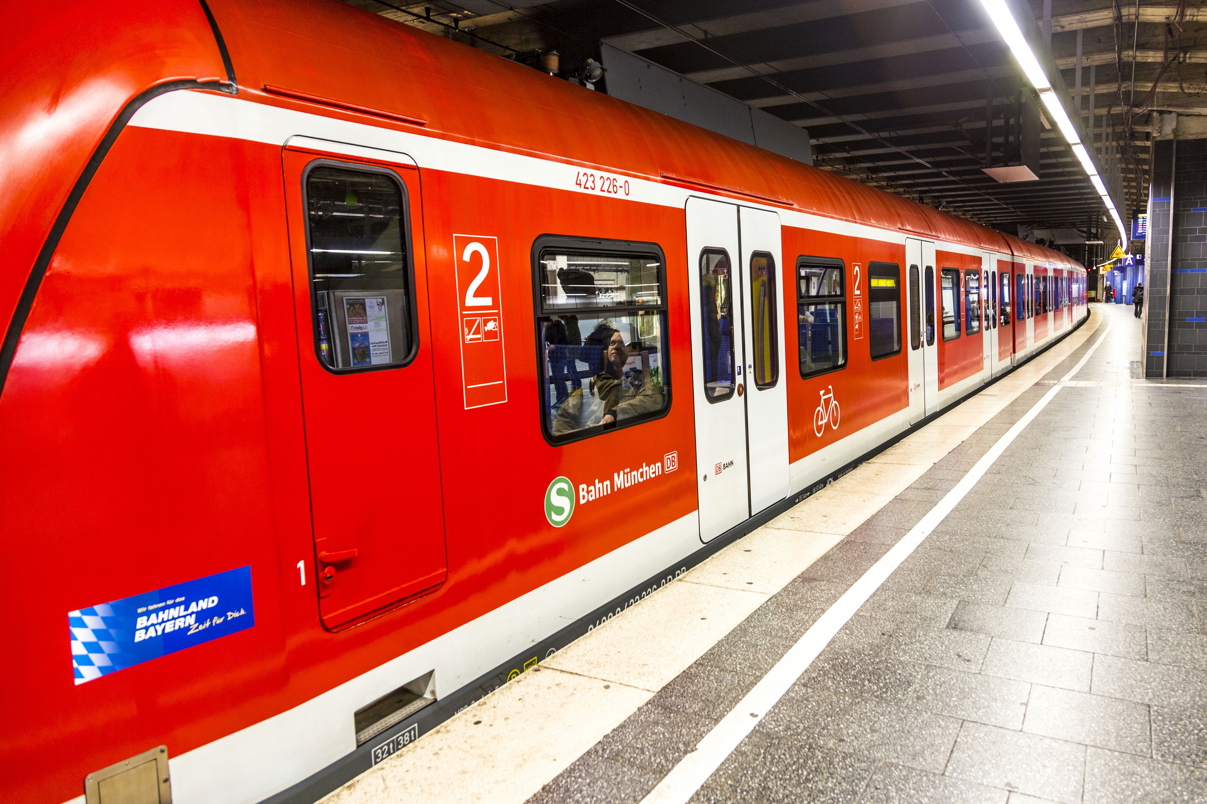 Zwei gefährliche Zwischenfälle ereigneten sich auf Münchner S-Bahn-Strecken.