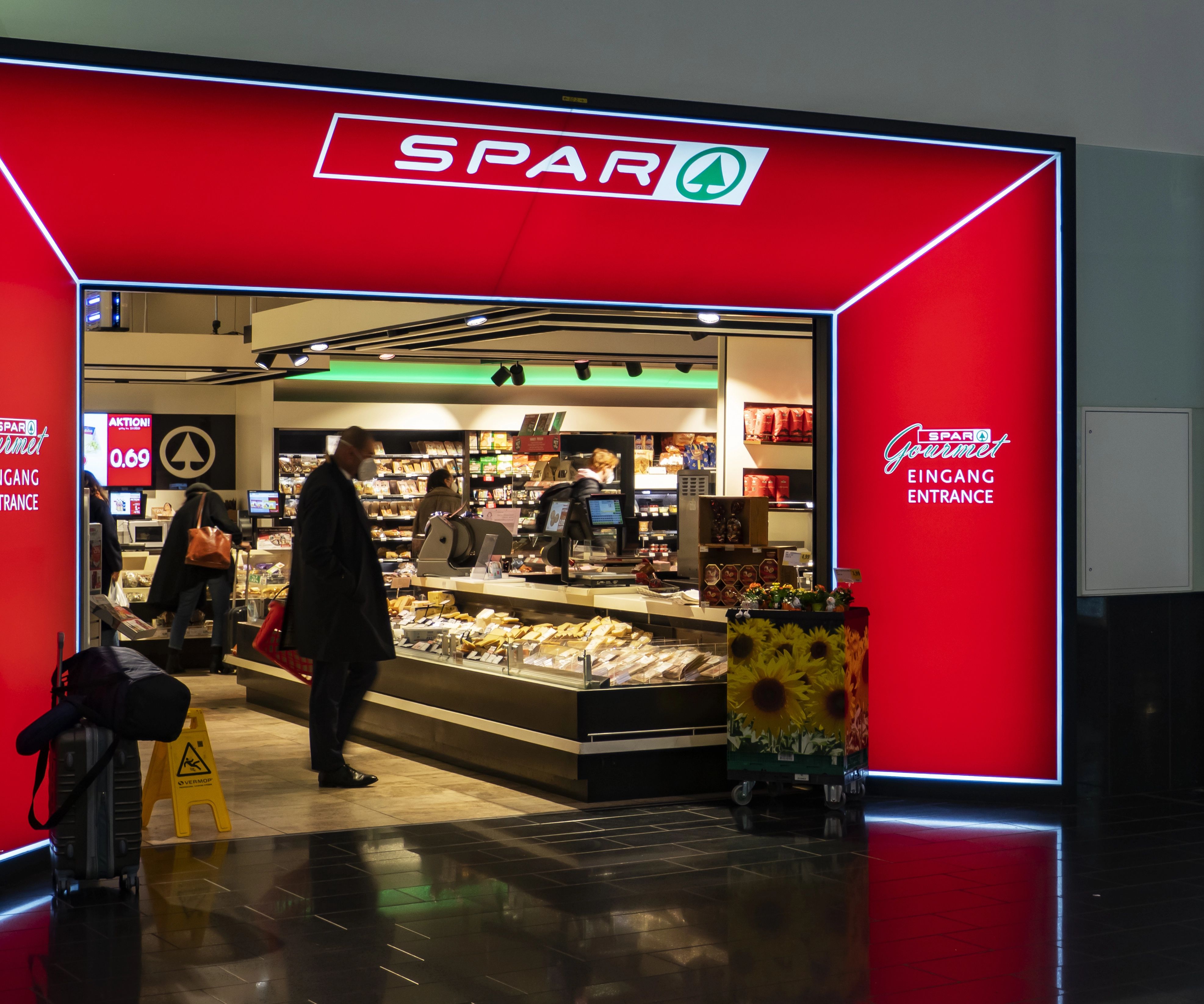 Spar kündigte als erste große Supermarkt-Kette einen Produzenten-Umstieg an.