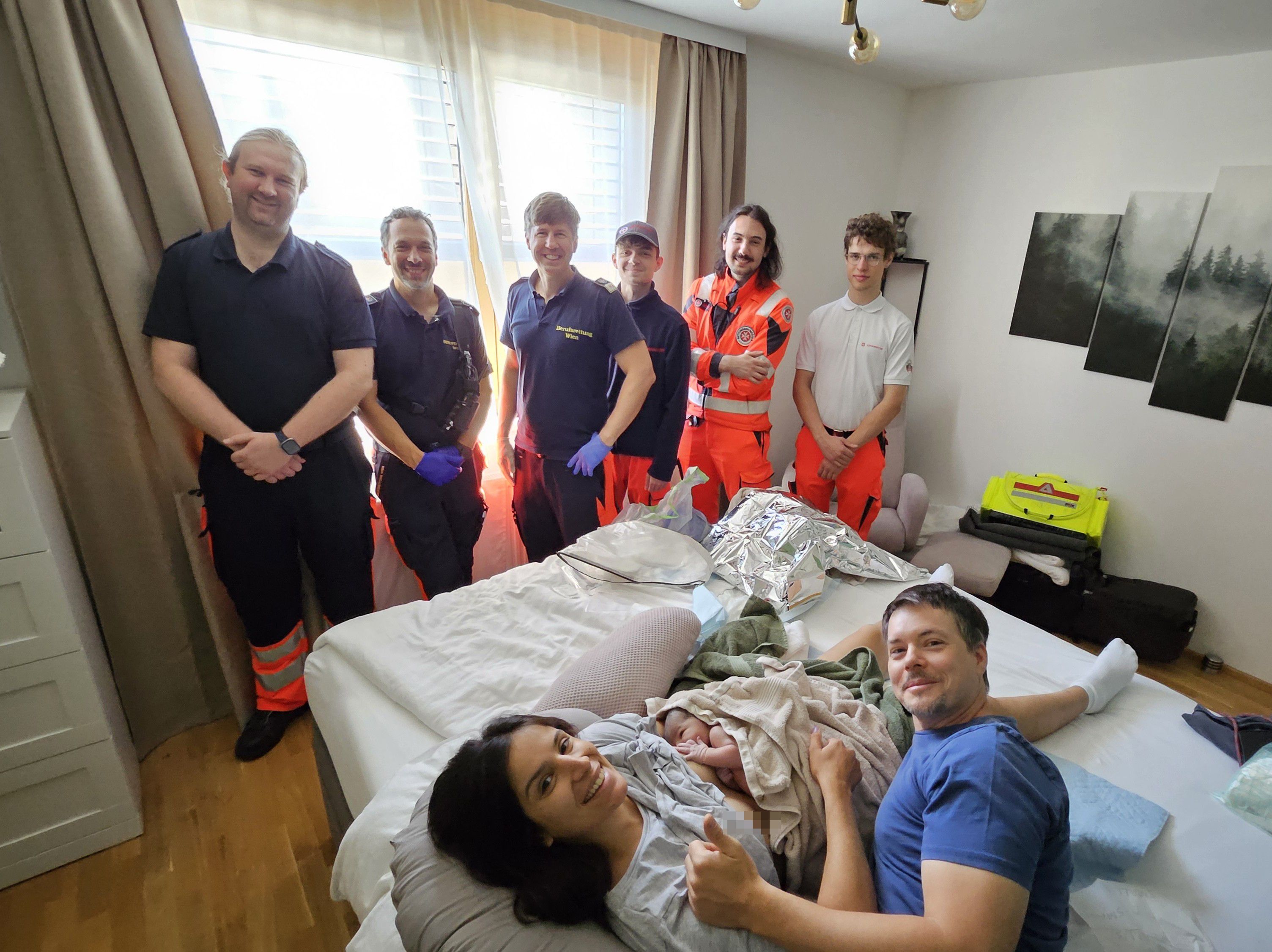 Was als Weg ins Krankenhaus für eine bevorstehende Geburt geplant war, endete mit einer völlig überraschenden Hausgeburt.