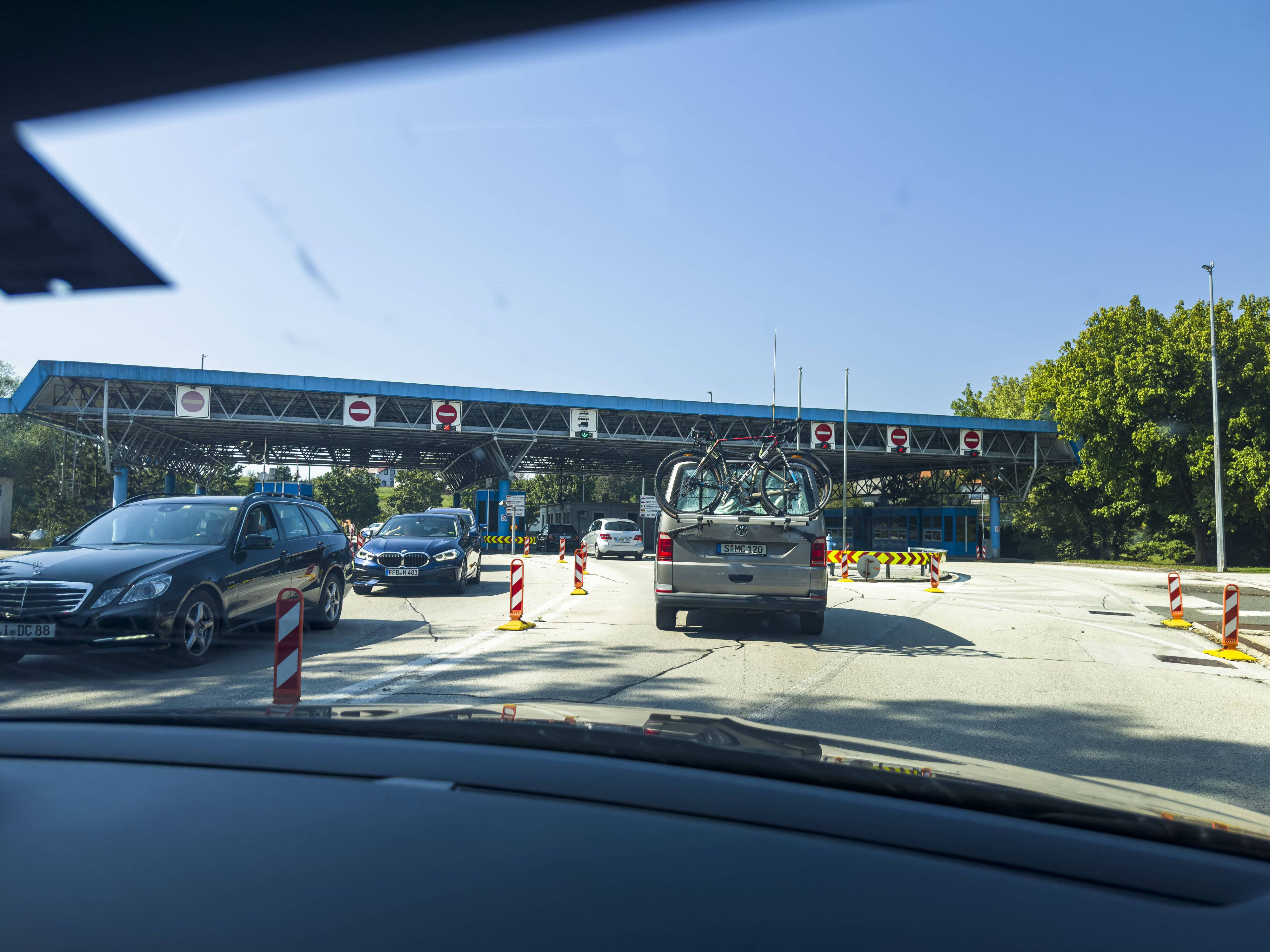 Beim Grenzübertritt nach Kroatien wurde das zur Fahndung ausgeschriebene Fahrzeug erkannt und gestoppt.