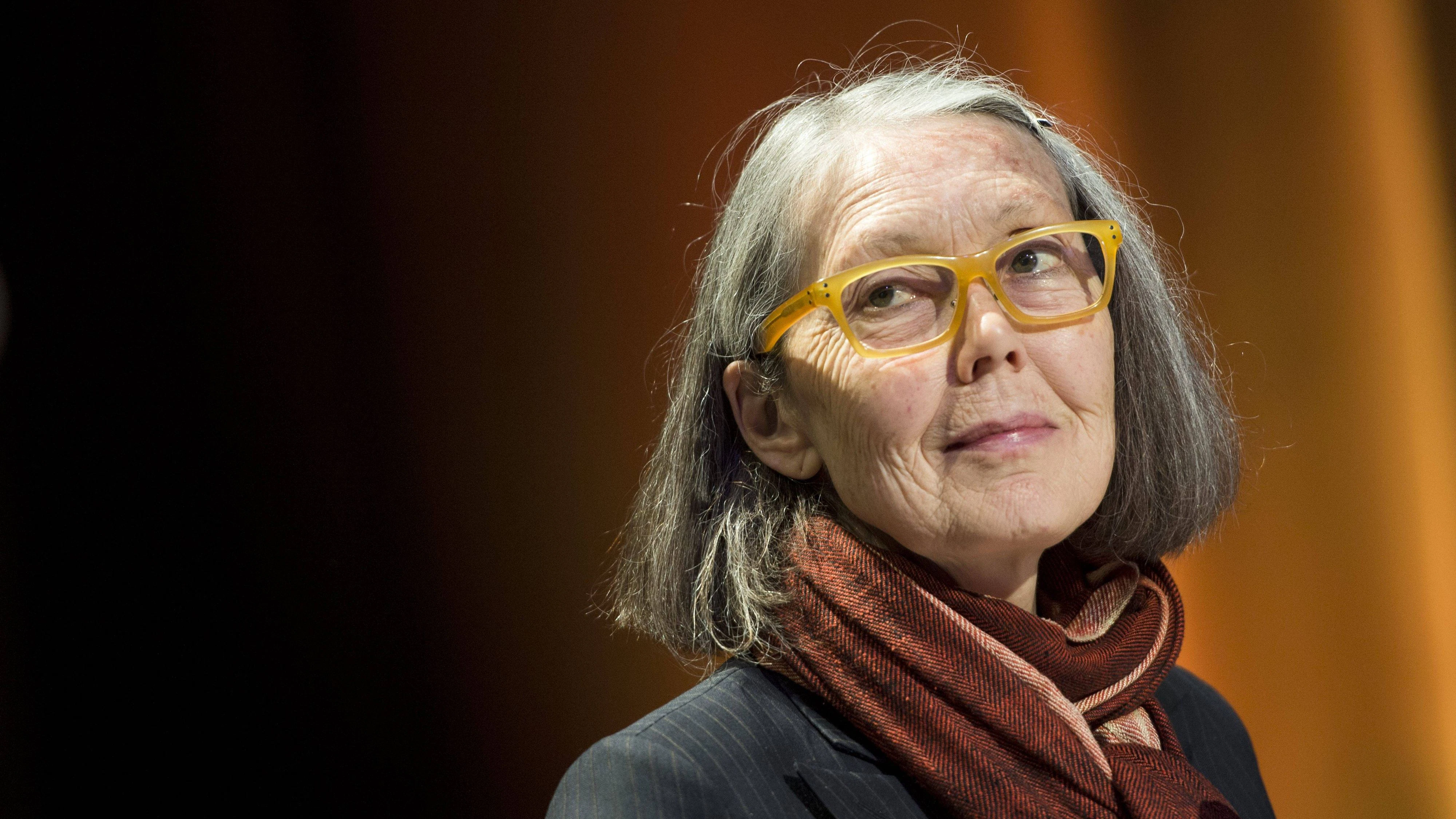STOCKHOLM 2015-05-08 Kanadensiska poeten Anne Carson framför sin performance Antigonick pa Moderna museet STOCKHOLM SVERIGE ACE x10050x *** STOCKHOLM 2015 05 08 Canadian poet Anne Carson presents her performance Antigonick at Moderna museet STOCKHOLM SVERIGE ACE x10050x PUBLICATIONxNOTxINxDENxNORxSWExFIN Copyright: xPontusxLundahl/TTx ANNE CARSON