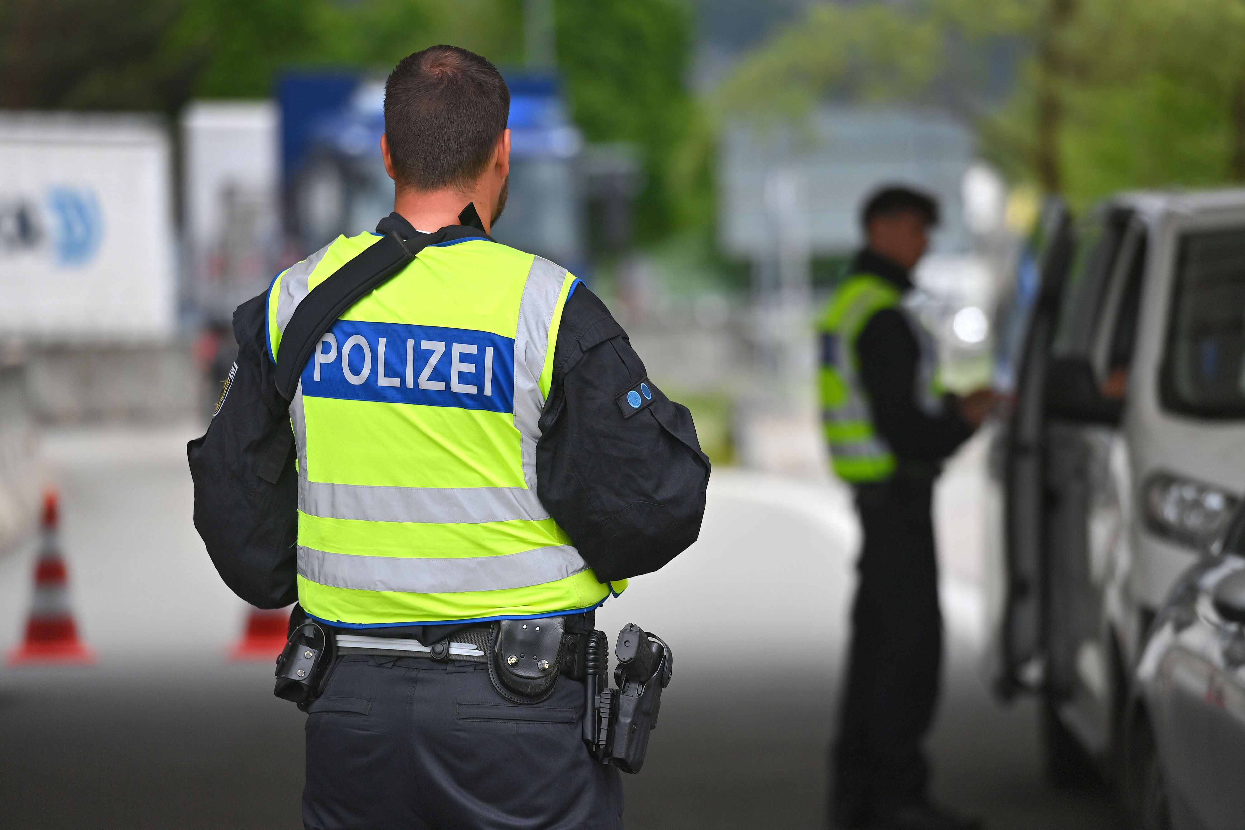 Die Polizei griff mehrere Migranten auf.