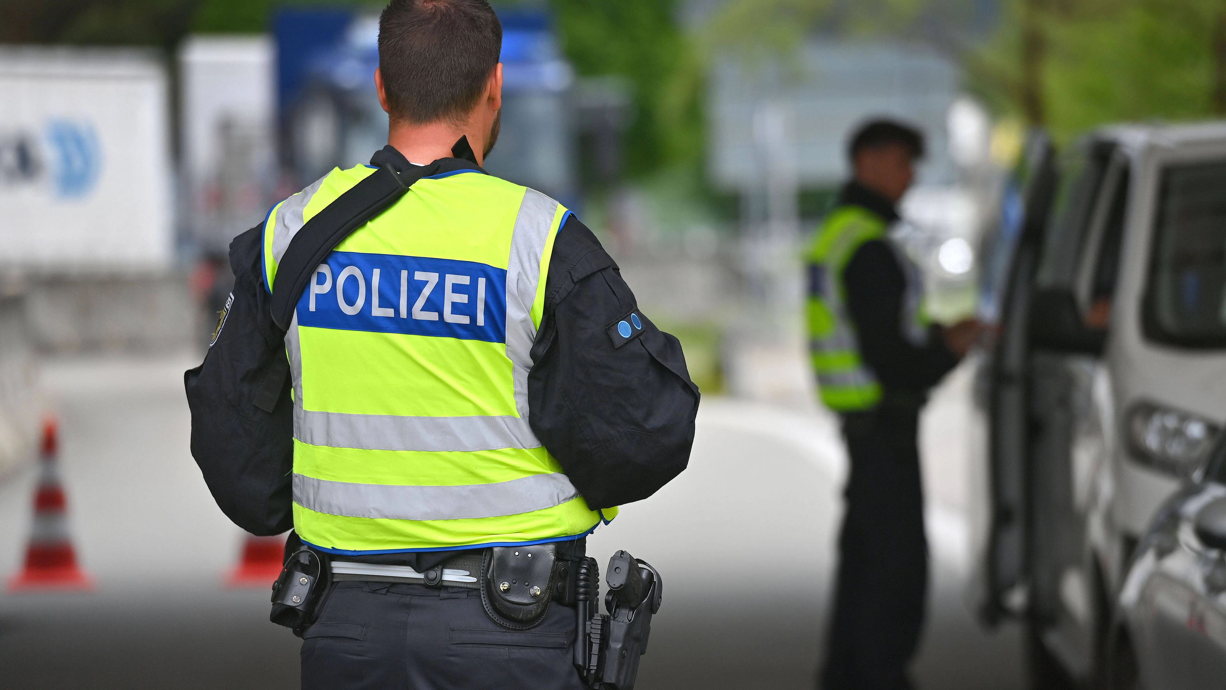 Die Polizei griff mehrere Migranten auf.