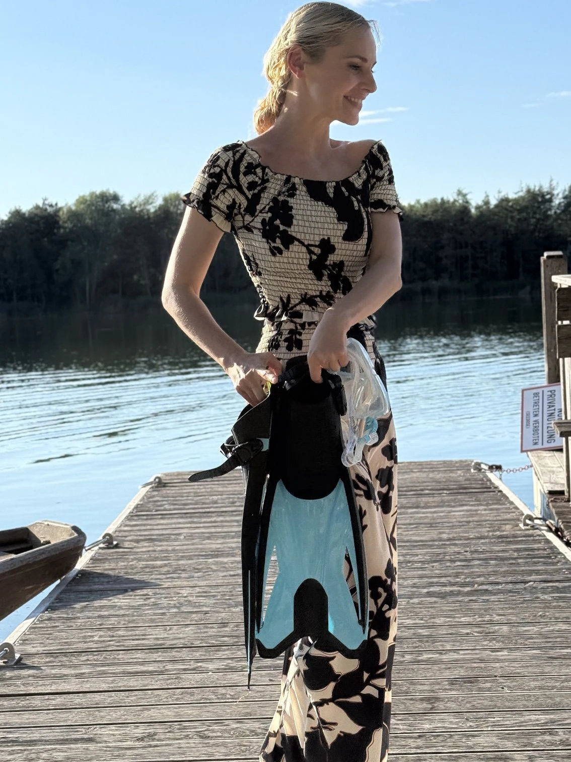 Mit Flossen "bewaffnet" tauchte Silvia Schneider auf der Suche nach ihrem Handy ab