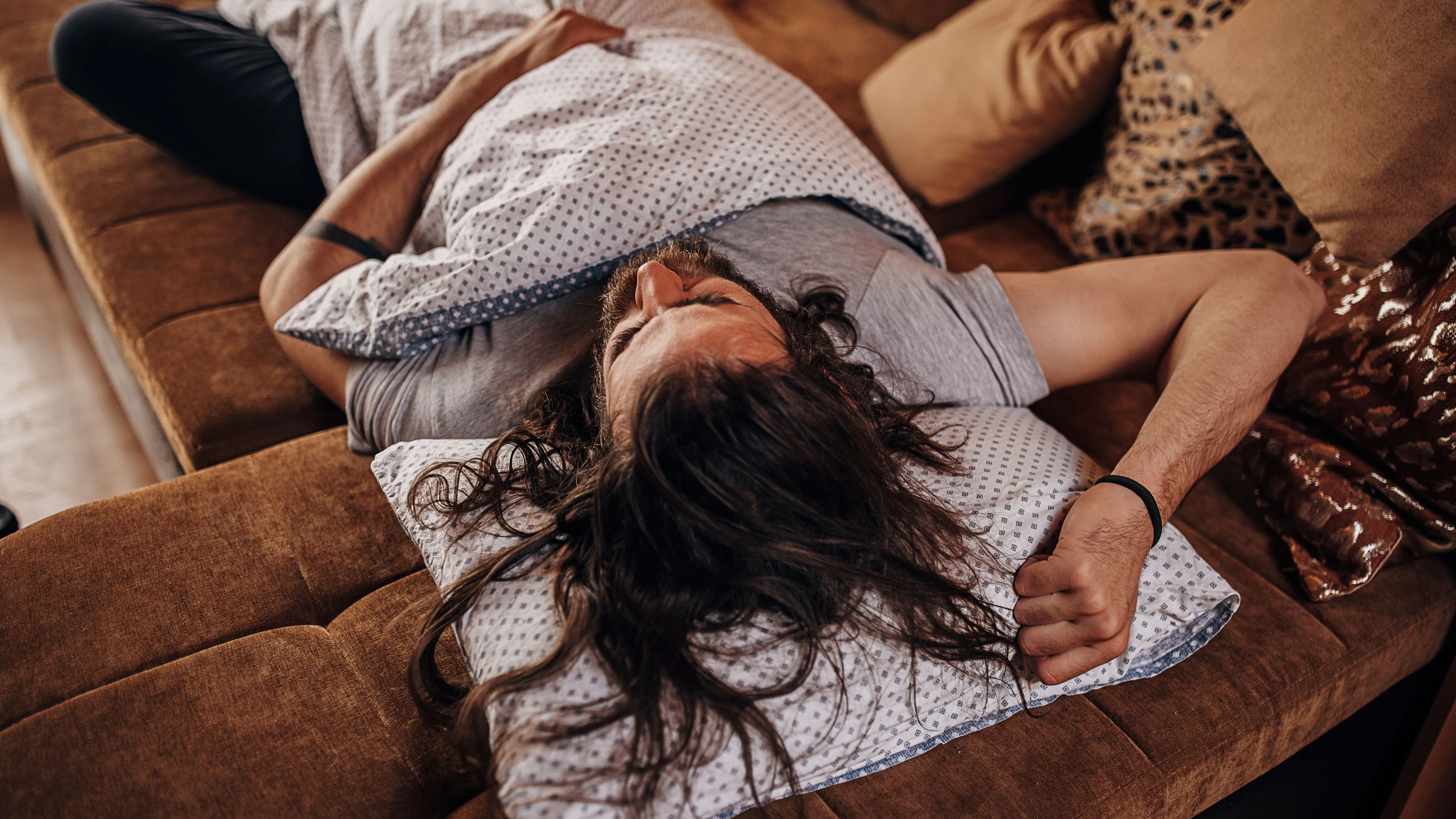 Wieder viel zu spät ins Bett gekommen? Macht nichts, am Wochenende wird ausgeschlafen!