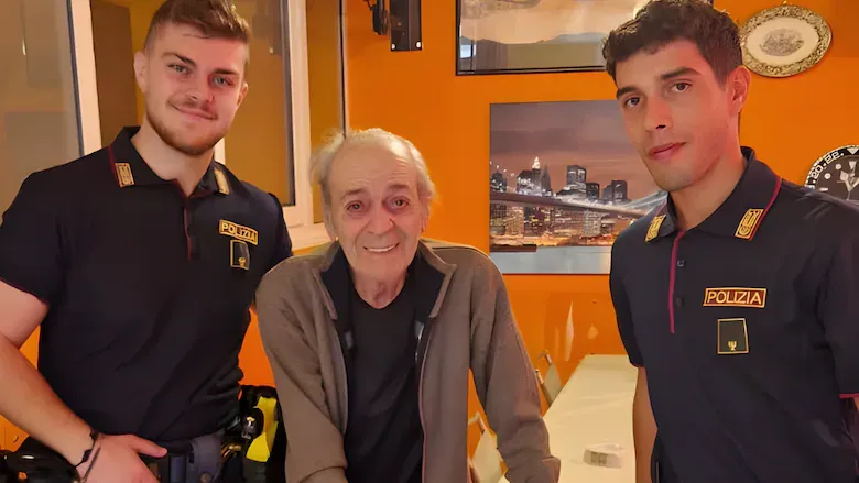 Zwei Polizisten der örtlichen Polizei statteten Luigi tatsächlich einen Besuch ab.