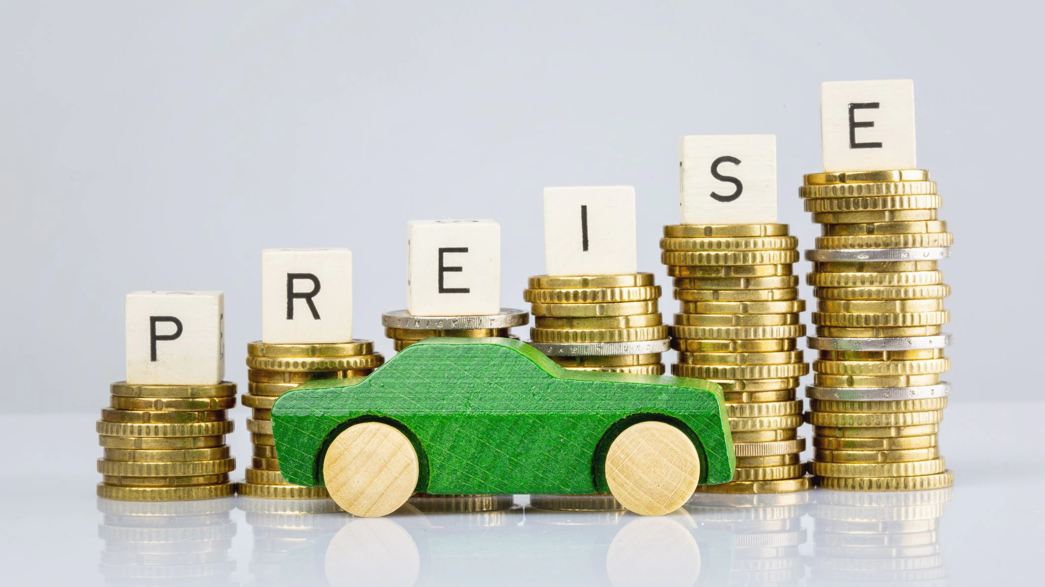 Steigende vs. sinkende Nachfrage: E-Autos wurden im Jahresvergleich teurer, Diesel und Benziner günstiger.