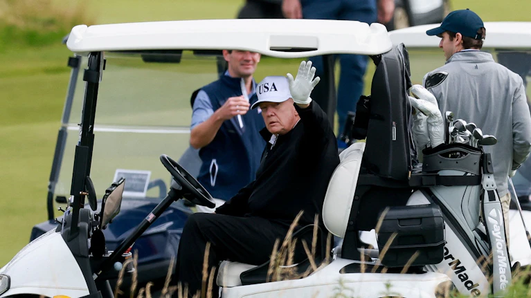 US-Präsident Donald Trump will seinen Golfklub in West Palm Beach zu einem chicen Präsidenten-Refugium nach dem Vorbild des rustikalen Camp David ausbauen. Die Idee stößt in Washington nicht nur auf Begeisterung. Was man bisher darüber weiß, der Überblick.
