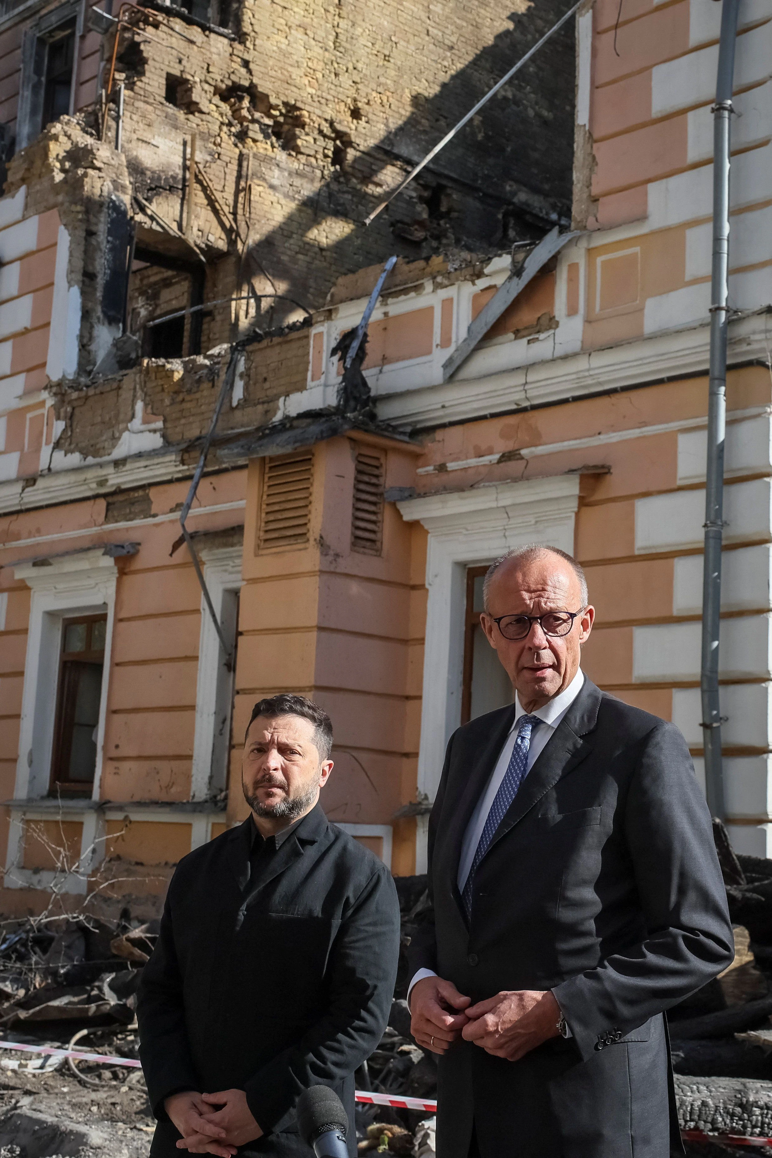 Europa kann nur dafür sorgen, dass die Ukraine so stark wie möglich ist: der deutsche Kanzler Friedrich Merz am 4. Oktober bei Wolodymyr Selenskyj im zerstörten Kiew