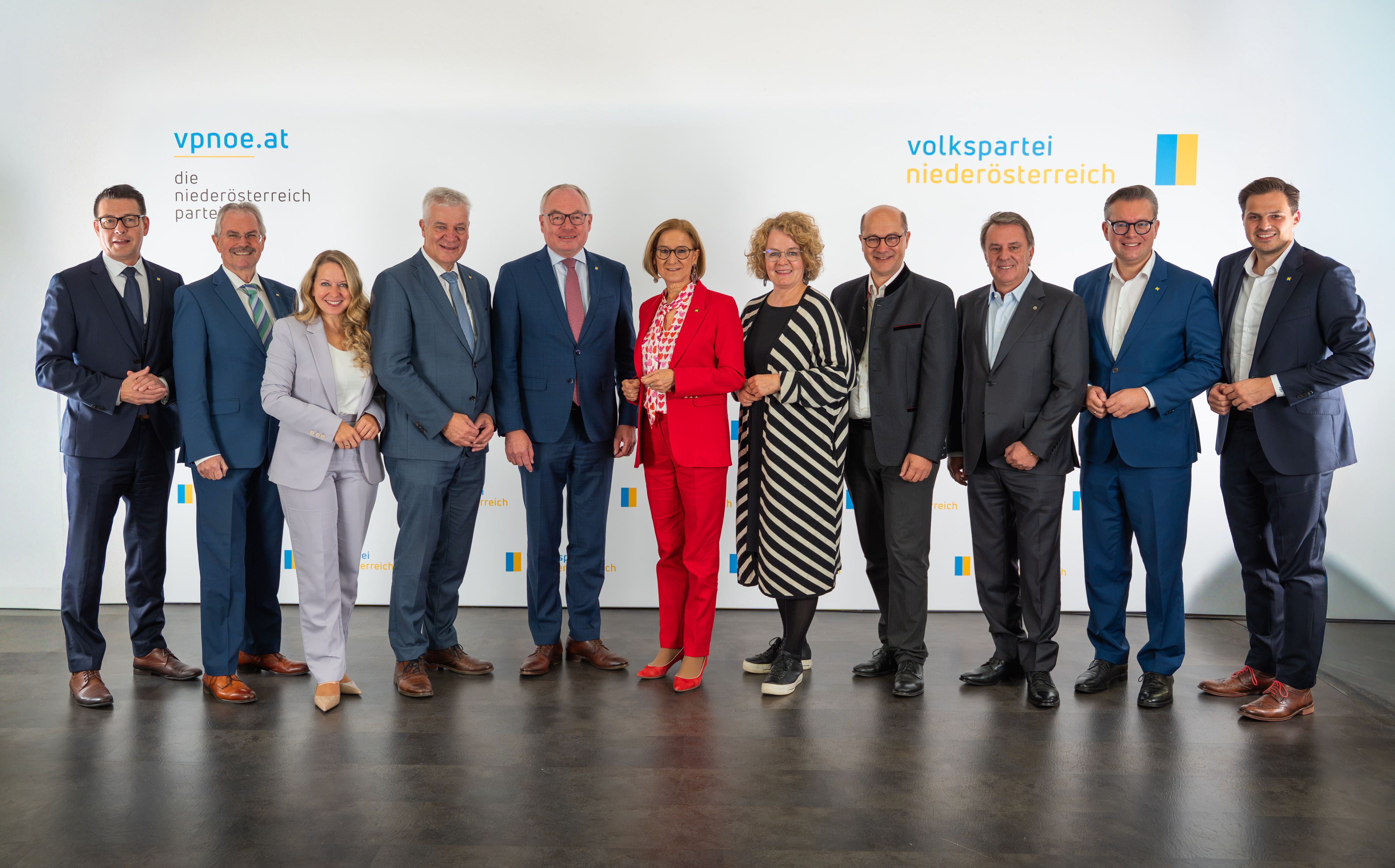 v.l.n.r.: Kurt Hackl, Karl Wilfing, Silke Dammerer, Anton Kasser, Stephan Pernkopf, Johanna Mikl-Leitner, Christiane Teschl-Hofmeister, Johannes Pressl, Wolfgang Ecker, Matthias Zauner und Sebastian Stark