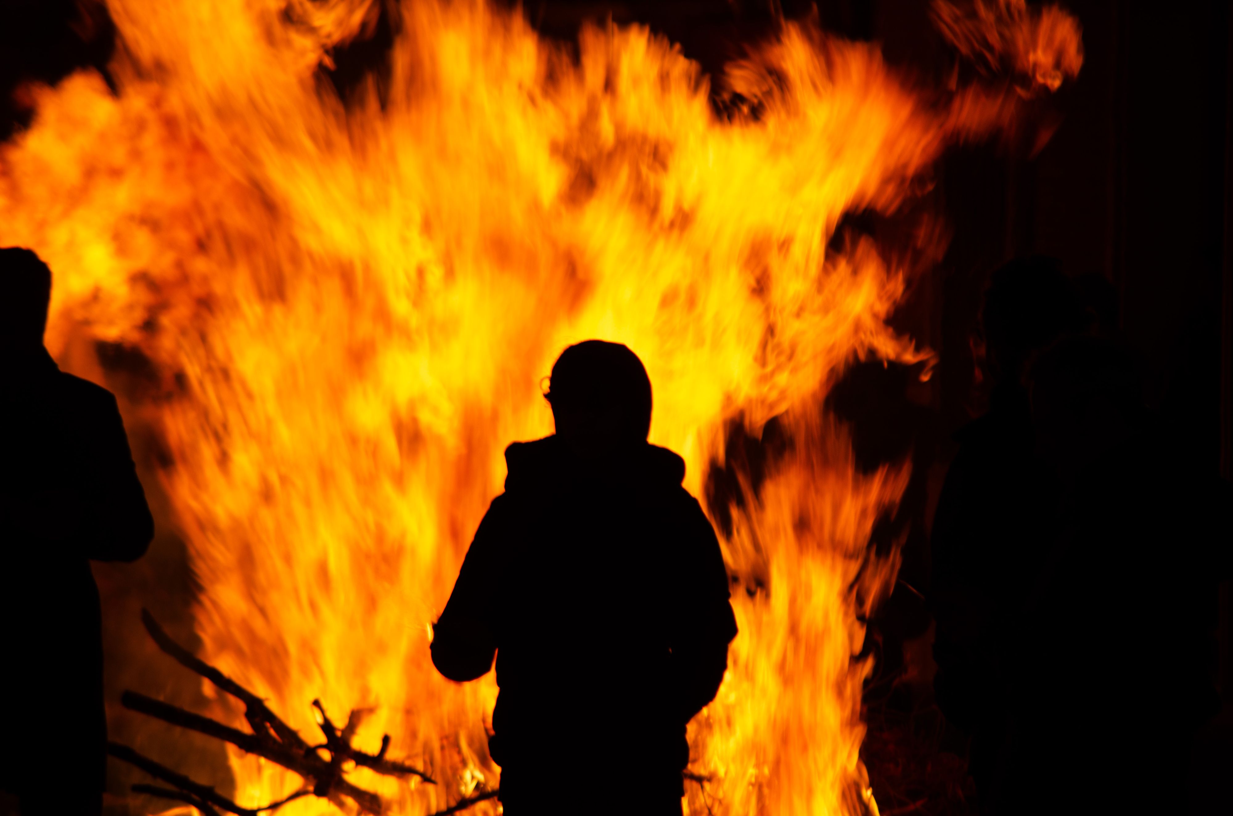 Der Brandstifter wurde von der Polizei ausgeforscht und festgenommen.