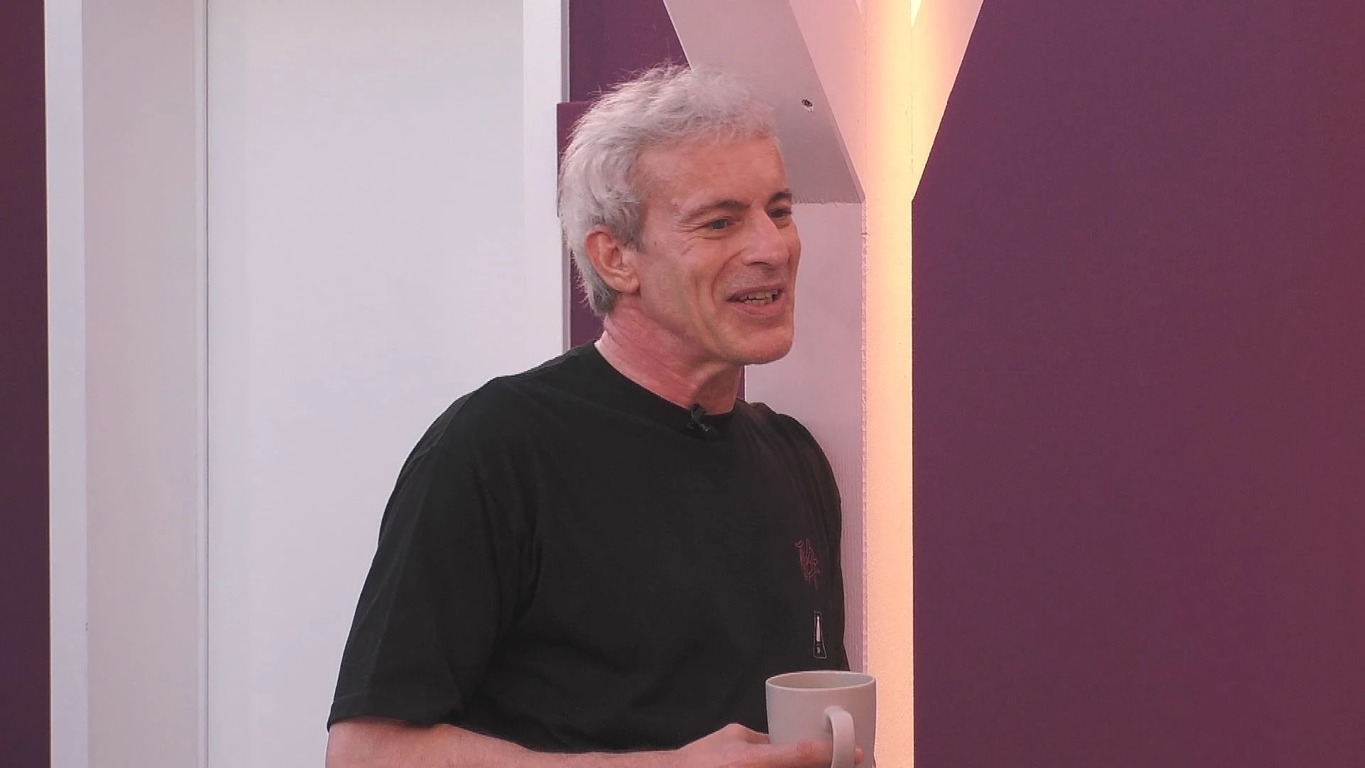 Gedeon Burkhard spricht im "Promi Big Brother"-Haus offen über sein Liebesleben.