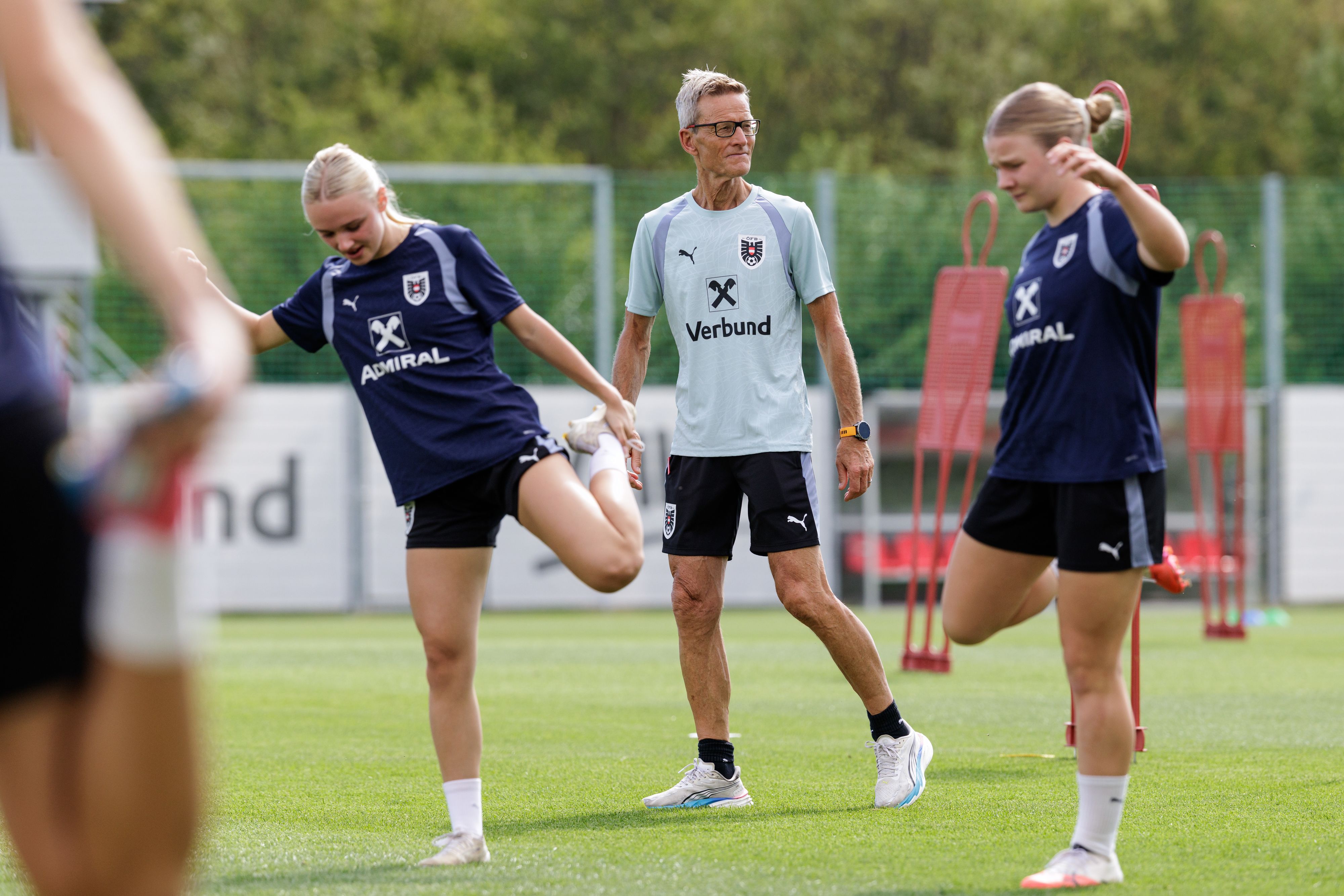 Die ÖFB-Damen um Teamchef Lars Söndergaard.
