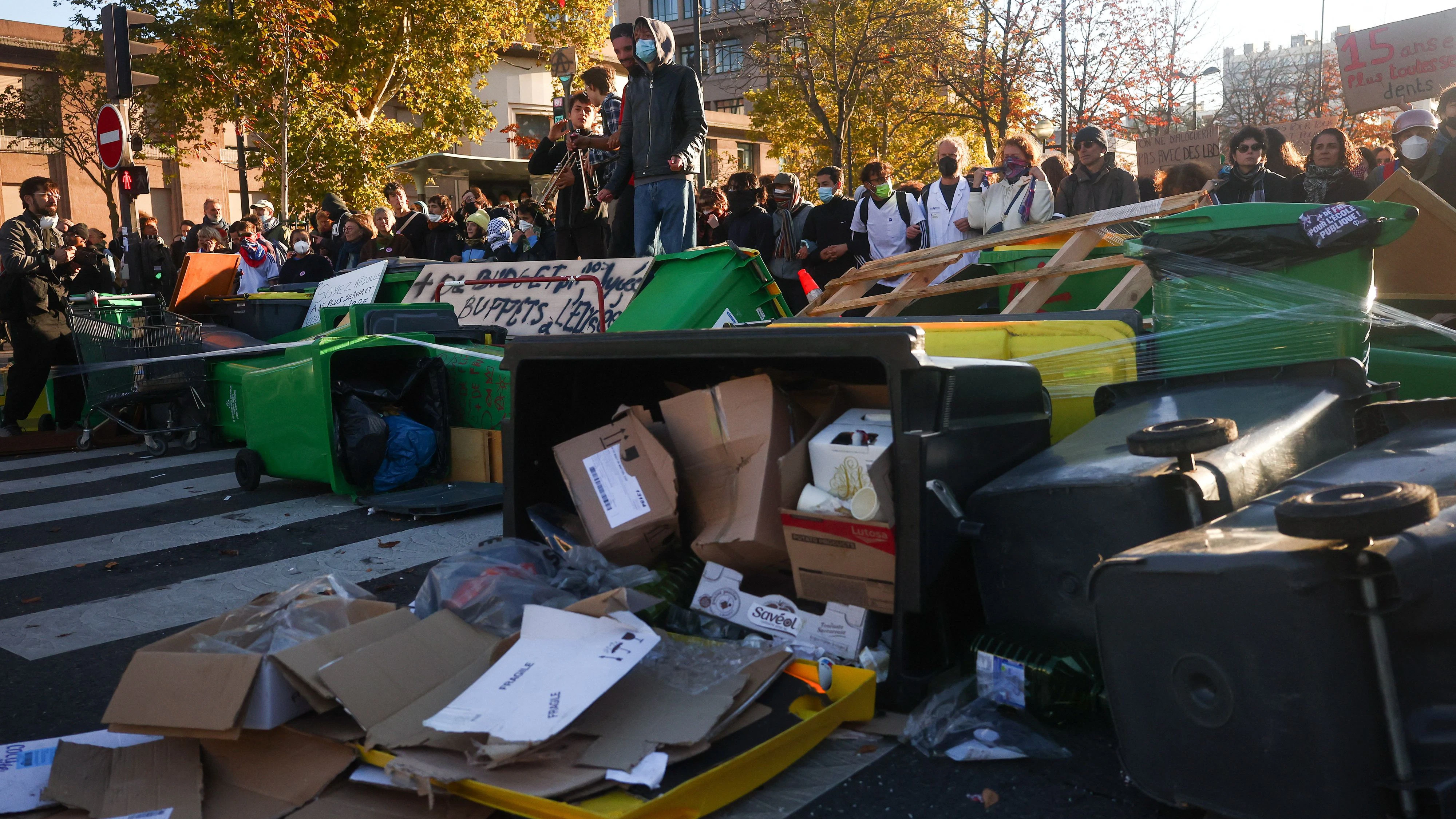 French high school students stand behind a barricade outside Lycee Helene-Boucher high school, as part of nationwide protests to demand better school conditions in Paris, France, October 8, 2026. REUTERS/Pedro Nunes 