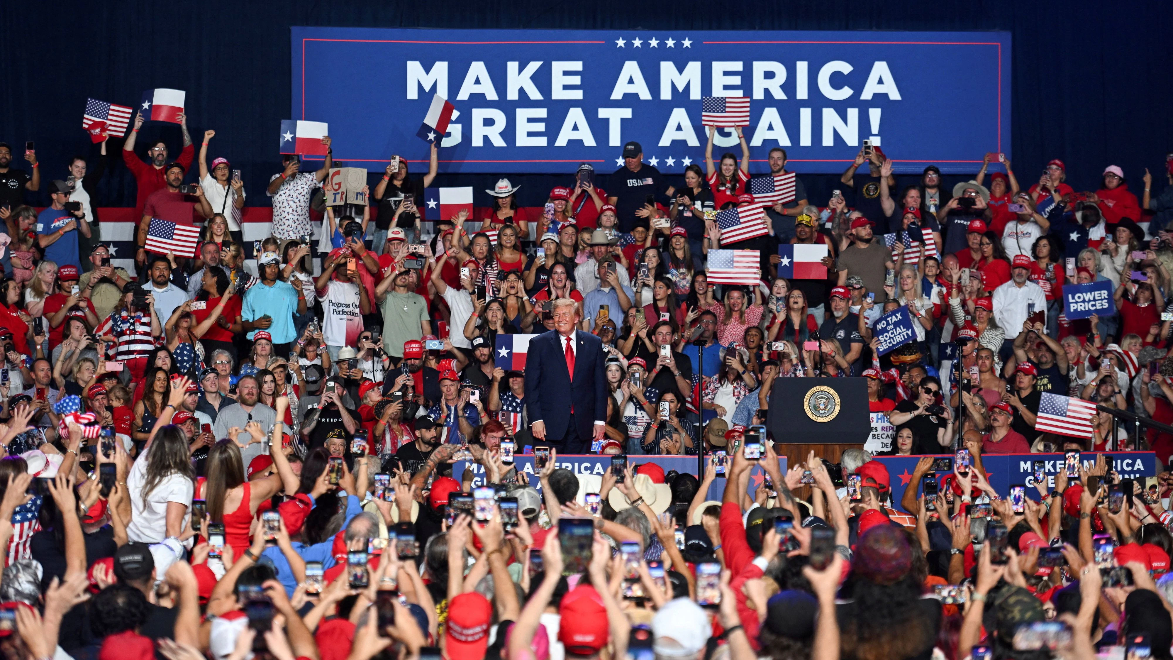 US President Donald Trump campaigns ahead of the midterms, in San Antonio, Texas, US, October 7, 2026. REUTERS/Callaghan O'Hare     TPX IMAGES OF THE DAY     