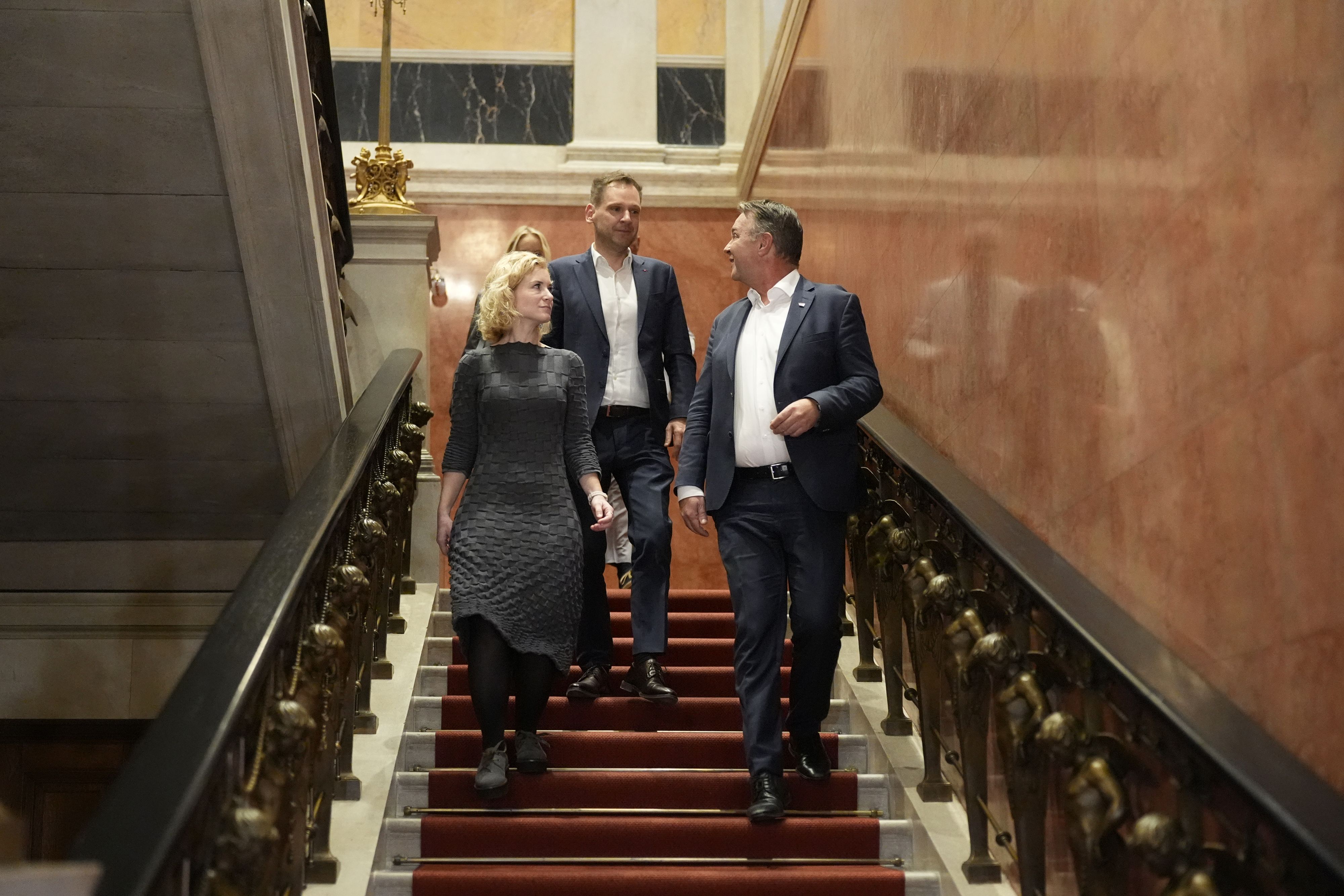 Eva-Maria Holzleitner und Philip Kucher übernehmen ab sofort als geschäftsführende Parteichefs die Verantwortung für die Neuaufstellung.