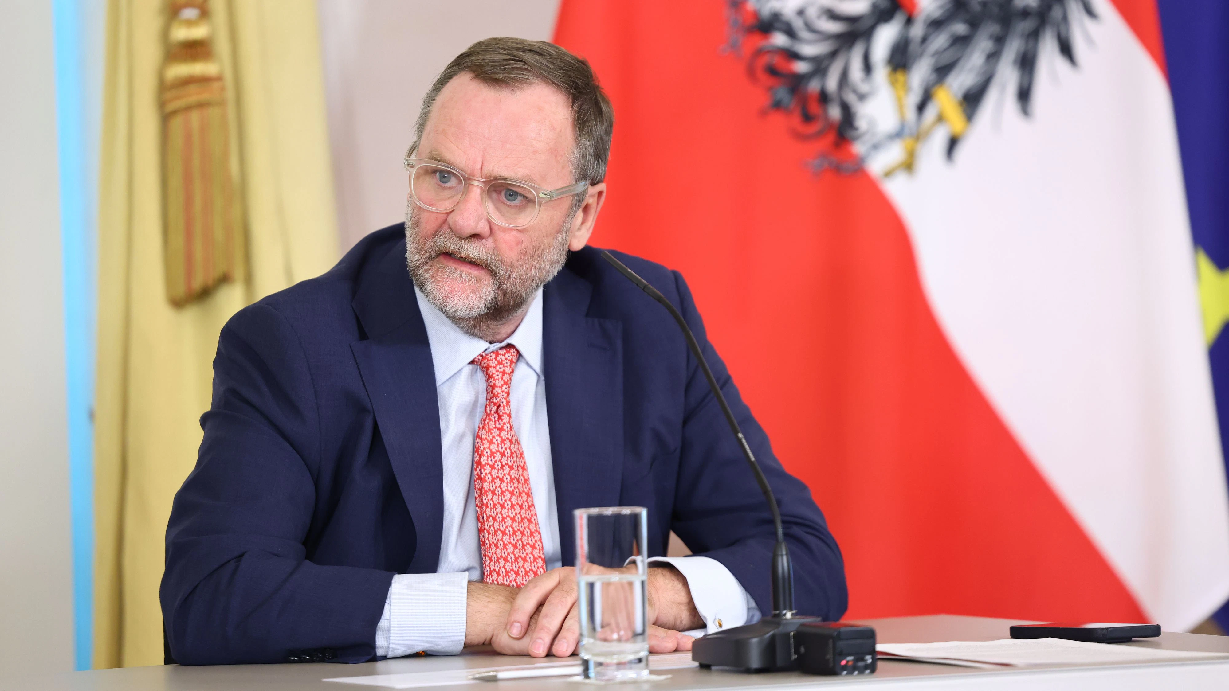 Staatssekretär Sepp Schellhorn (Neos) will längere Öffnungszeiten haben.