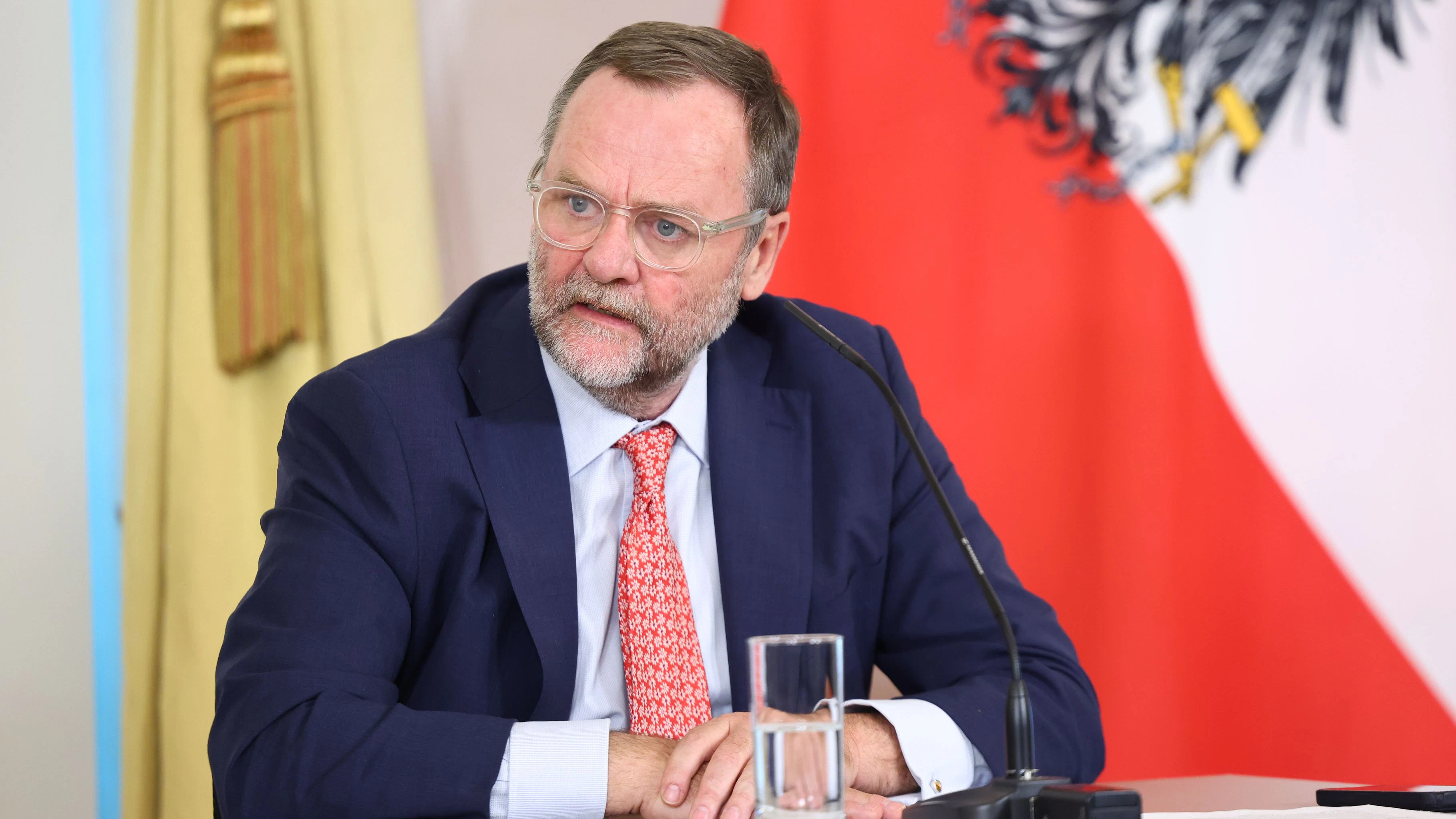 Staatssekretär Sepp Schellhorn (Neos) nimmt Bund, Länder und Gemeinden gleichermaßen in die Pflicht.
