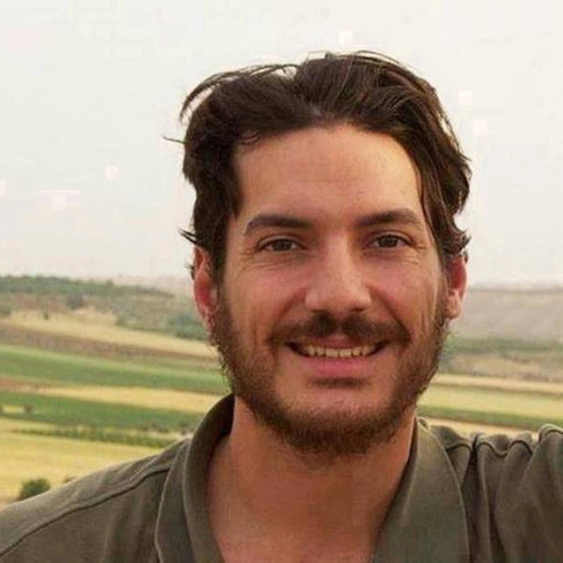 Austin Tice, ein freier Journalist, verschwand am 13. August 2012 im Alter von 31 Jahren und wurde zuletzt in Darayya, Syrien, gesehen, als er versuchte, das Land zu verlassen. Tice berichtete über den Bürgerkrieg in Syrien.