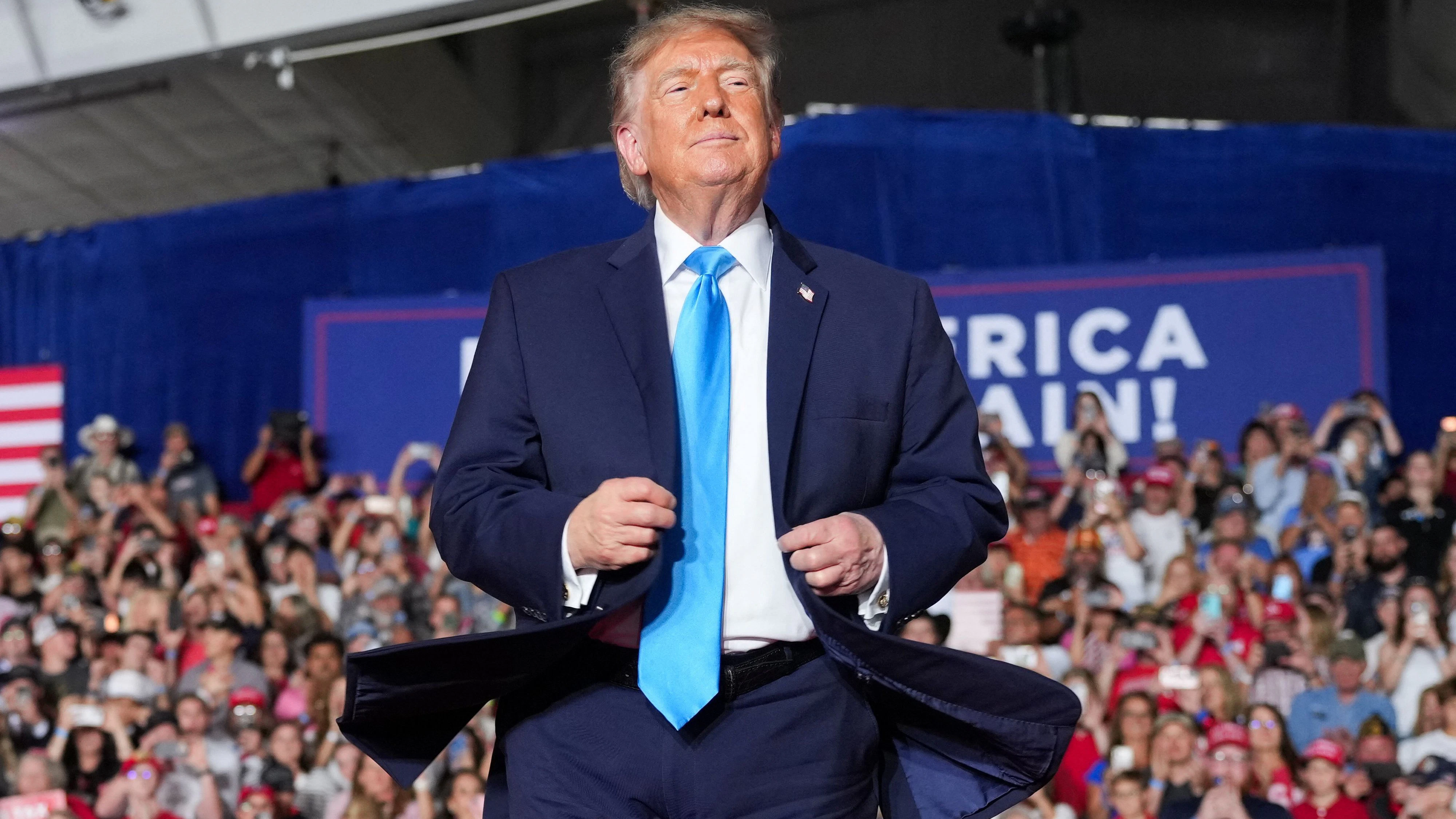 US President Donald Trump dances on stage during a rally at Pinnacle Bank Expo Center in Grand Island, Nebraska, US, October 5, 2026. REUTERS/Nathan Howard