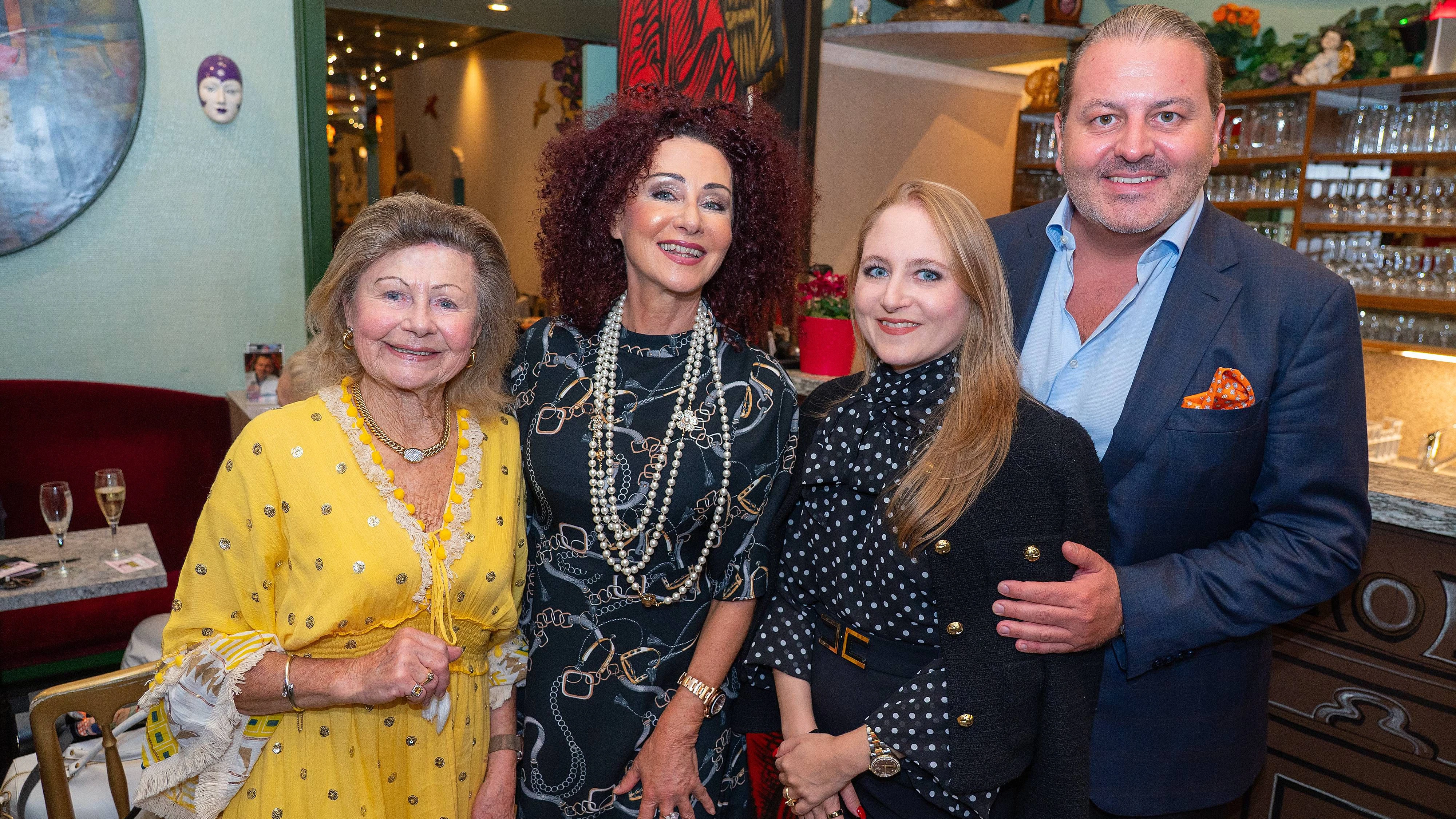 Familie Christina "Mausi", Jacqueline und Leo Lugner mit "Mausi"-Mama Martha Haidinger