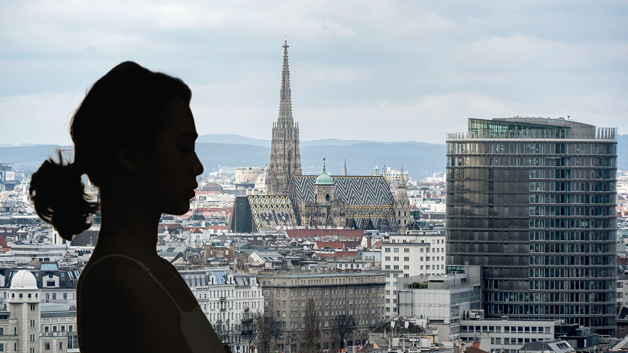Zwischen Massenbesichtigungen und Ablehnungen verzweifelt eine Wienerin bei der Wohnungssuche.