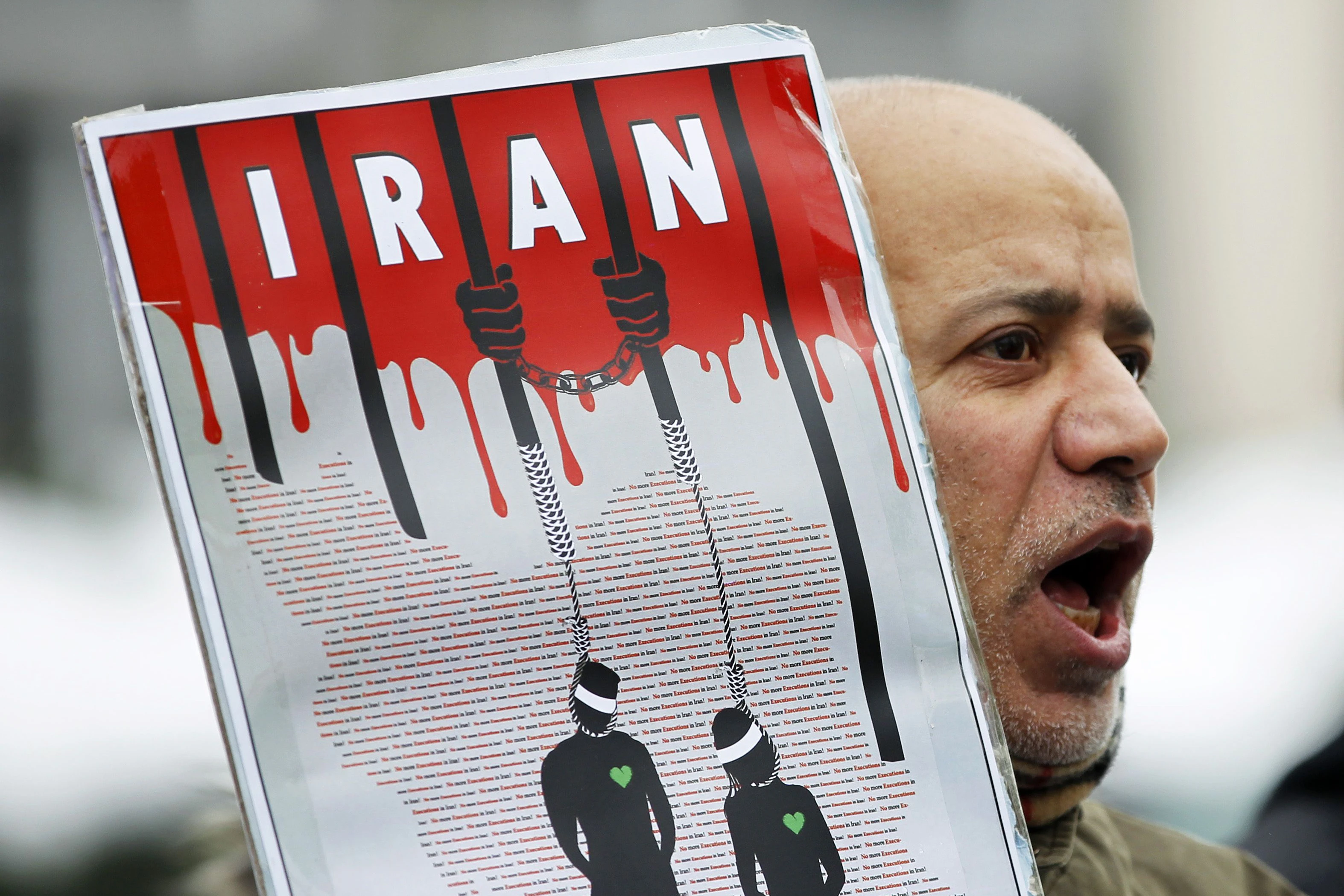 Weltweit richten überhaupt nur mehr zwei Länder Todeskandidaten öffentlich hin, der Iran und Afghanistan. In den USA fand noch nie eine Hinrichtung öffentlich statt