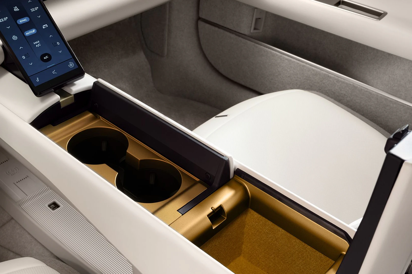 Die Vorstellung, dass auch Fahrer dieser Design-Skulptur gelegentlich etwas trinken wollen, ist beinahe enttäuschend