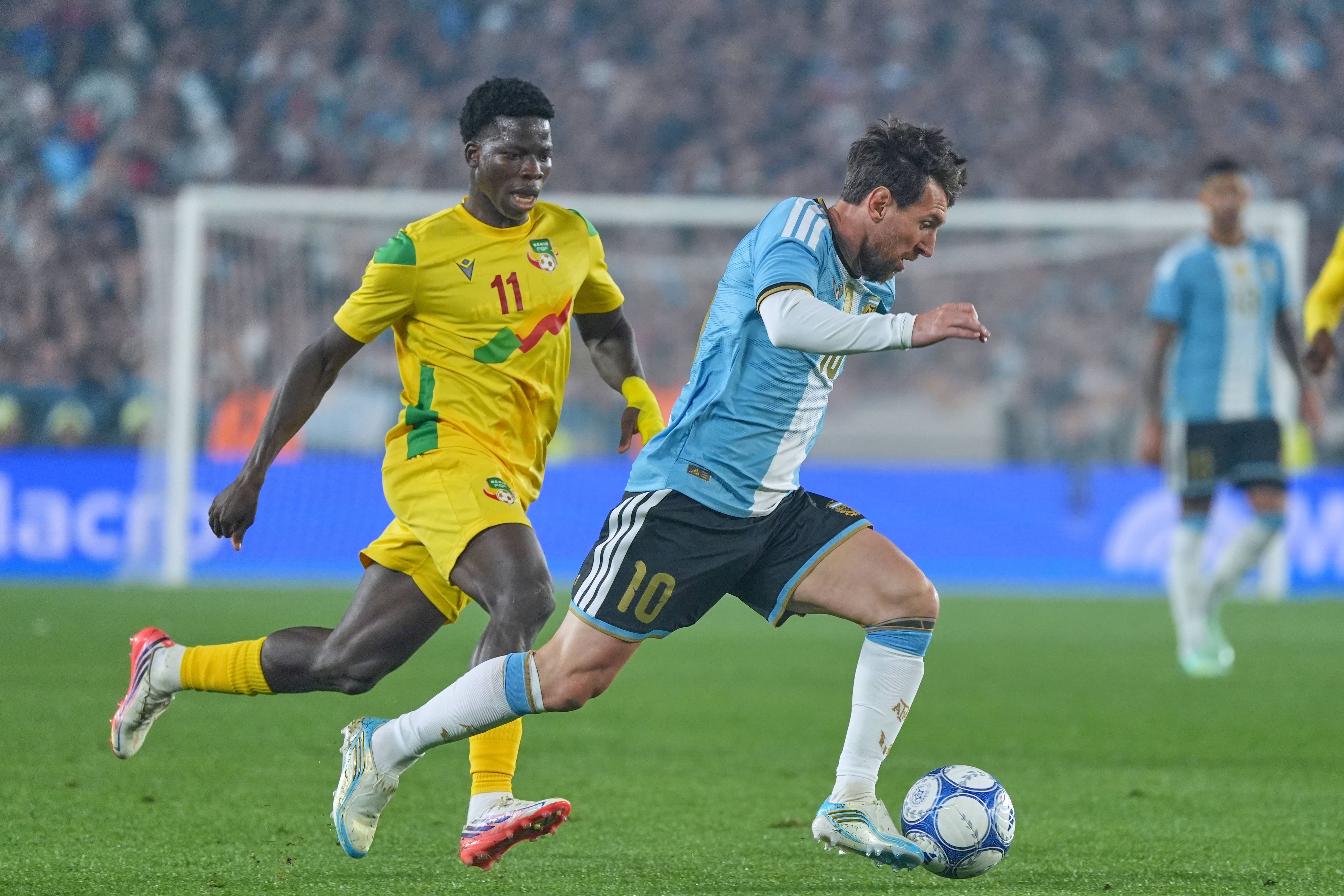 Leo Messi im einsatz gegen Benin.