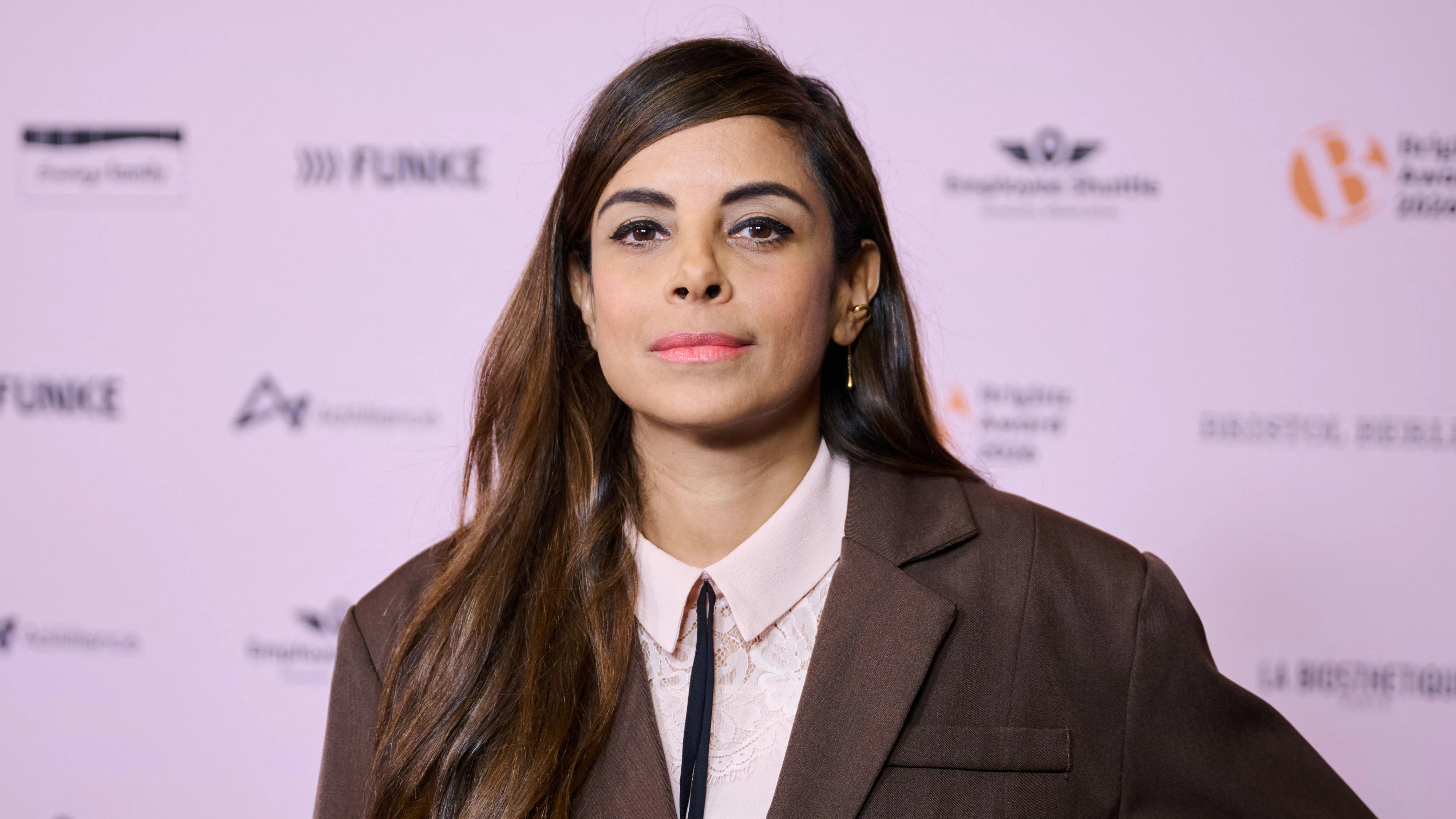 Collien Fernandes bekam bei den Brigitte-Awards einen Sonderpreis für ihren Einsatz gegen digitale Gewalt überreicht. 