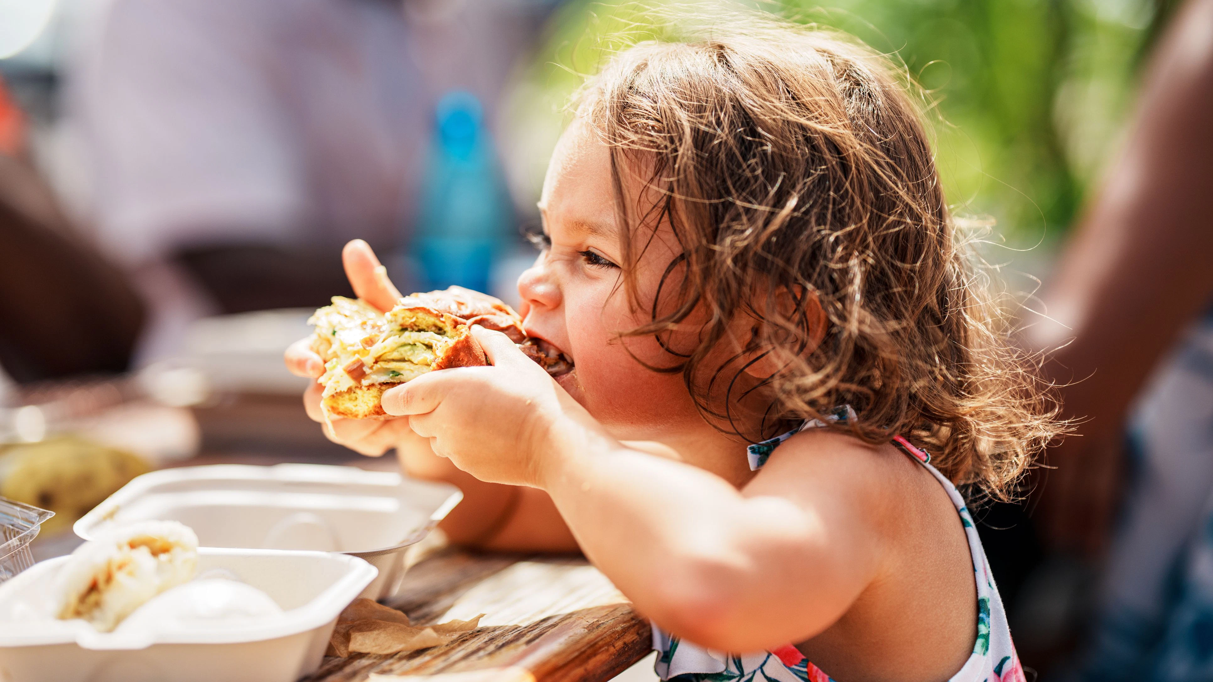 Kinderlärm oder Ruhe beim Essen? Die Debatte um kinderfreie Restaurants sorgt für Gesprächsstoff.