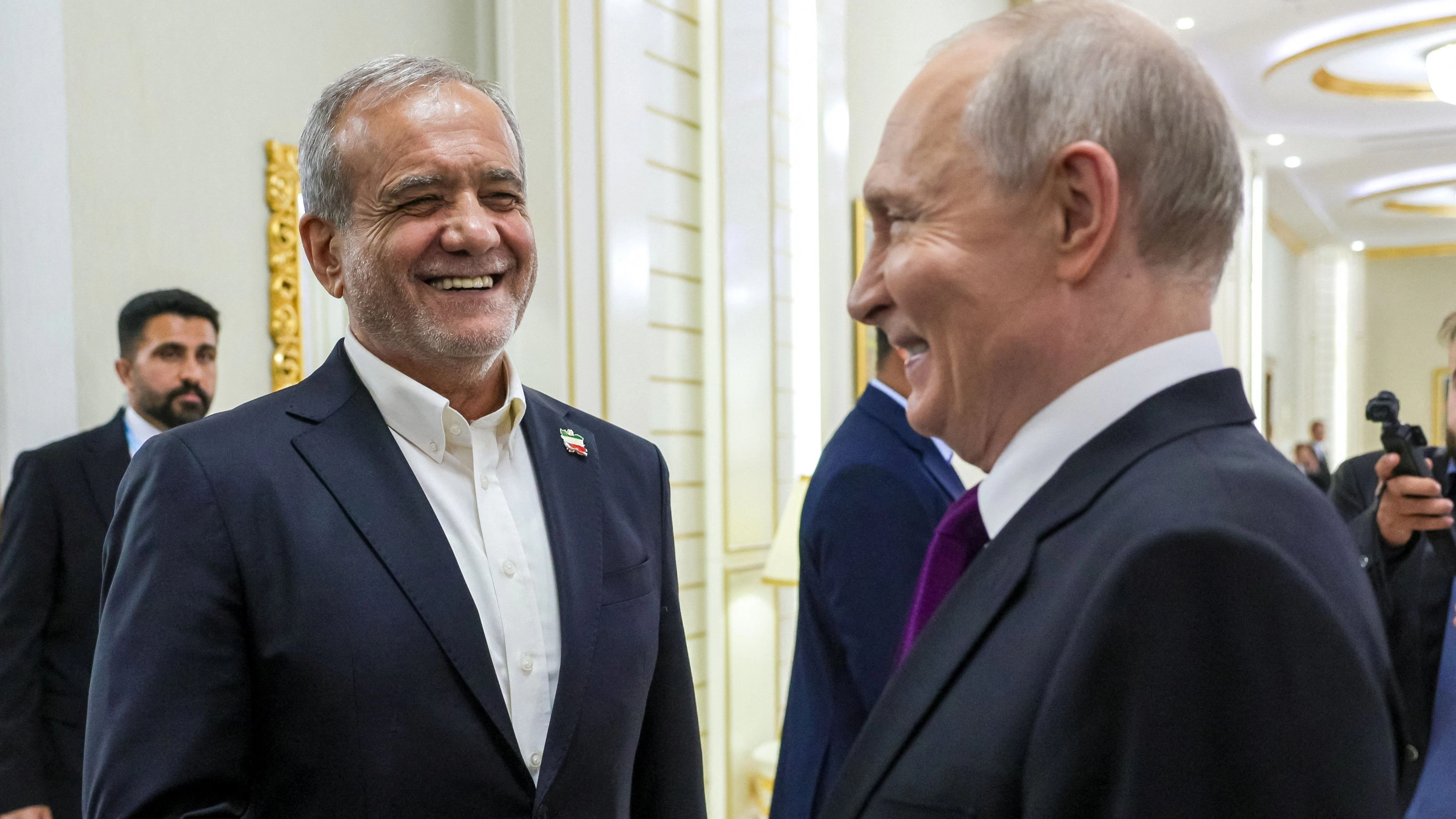 Russian President Vladimir Putin shakes hands with Iranian President Masoud Pezeshkian during a meeting in Turkmenbashi, Turkmenistan, October 8, 2026. Sputnik/Gavriil Grigorov/Pool via REUTERS ATTENTION EDITORS - THIS IMAGE WAS PROVIDED BY A THIRD PARTY.