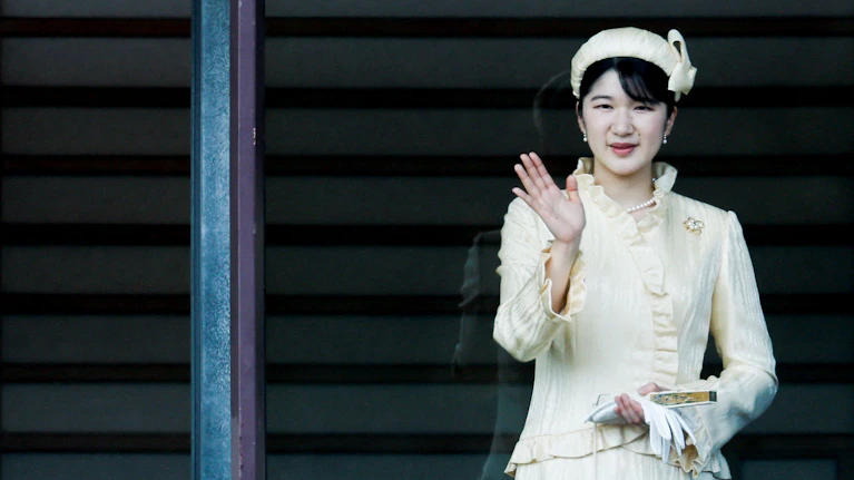 Prinzessin Aiko ist die Tochter von Kaiser Naruhito und der beliebteste Royal Japans – doch der Thron bleibt ihr verwehrt. 72 Prozent der Bevölkerung wollen das ändern – und verweisen auf frühere Kaiserinnen in der 1.500-jährigen Geschichte der japanischen Monarchie.