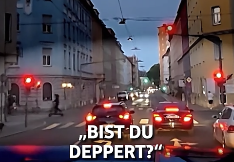 Der Scooter-Fahrer hatte es mächtig eilig – ein Video der Polizei geht gerade viral.