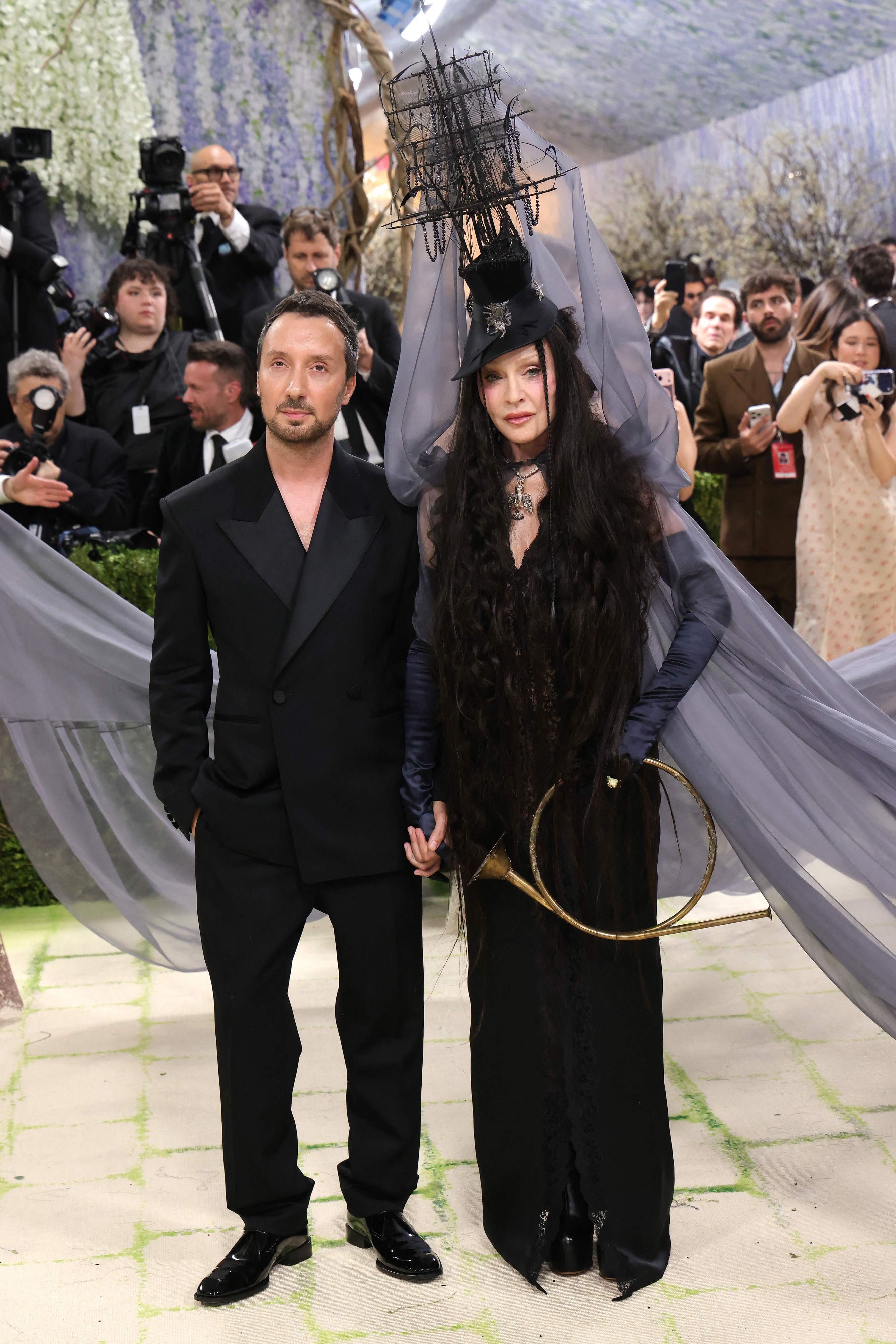 Anthony Vaccarello und Madonna bei der Met Gala 2026.