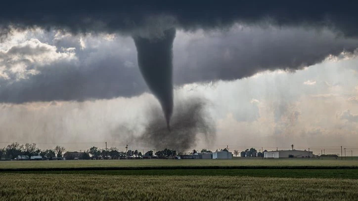 Auf Sizilien verursacht ein Tornado Schäden und mehrere Verletzte.